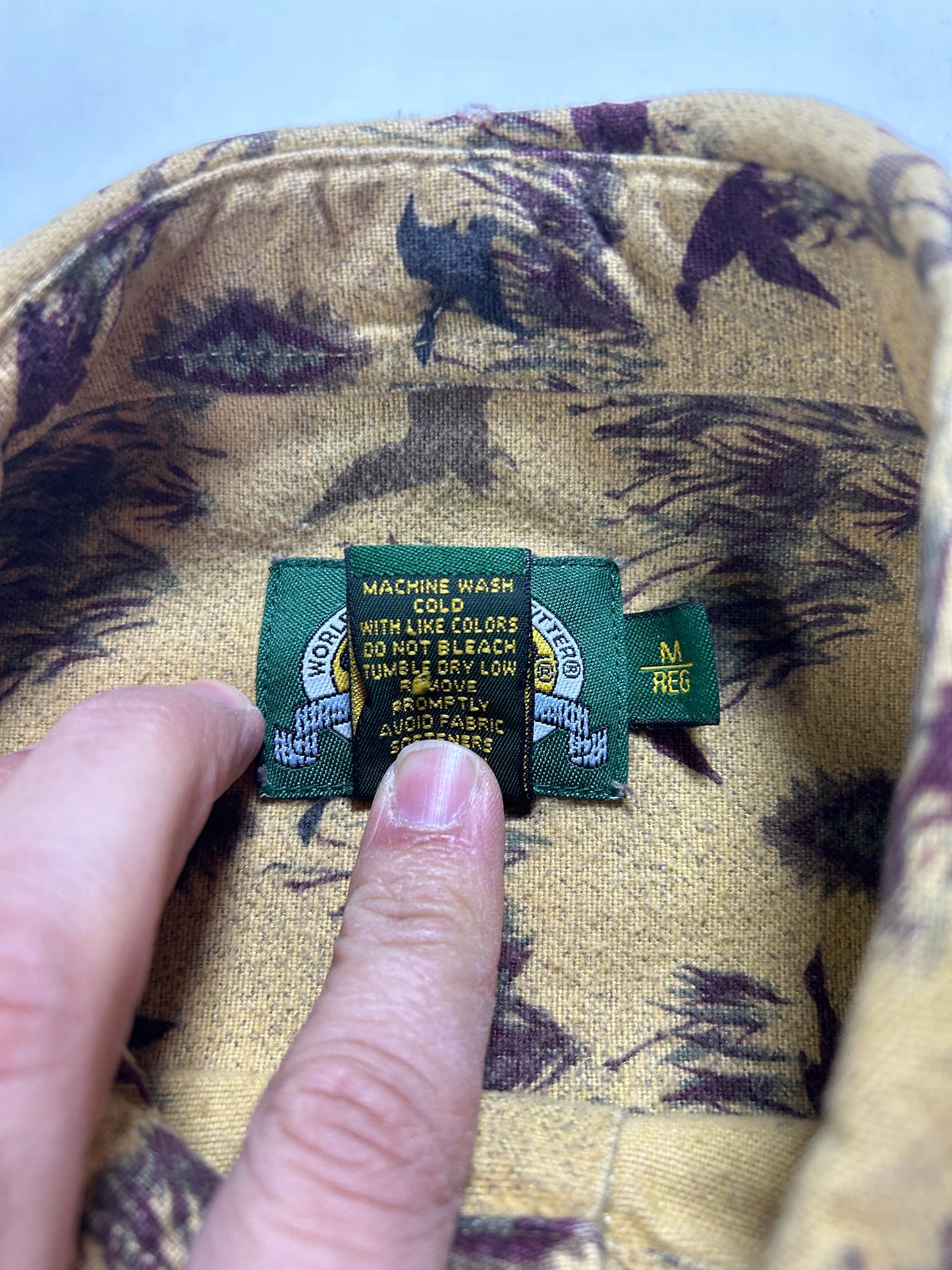 Vintage Cabelas Geese Hunting All Over Print Button Shirt Medium 22.5x30.25/31.25 Inches