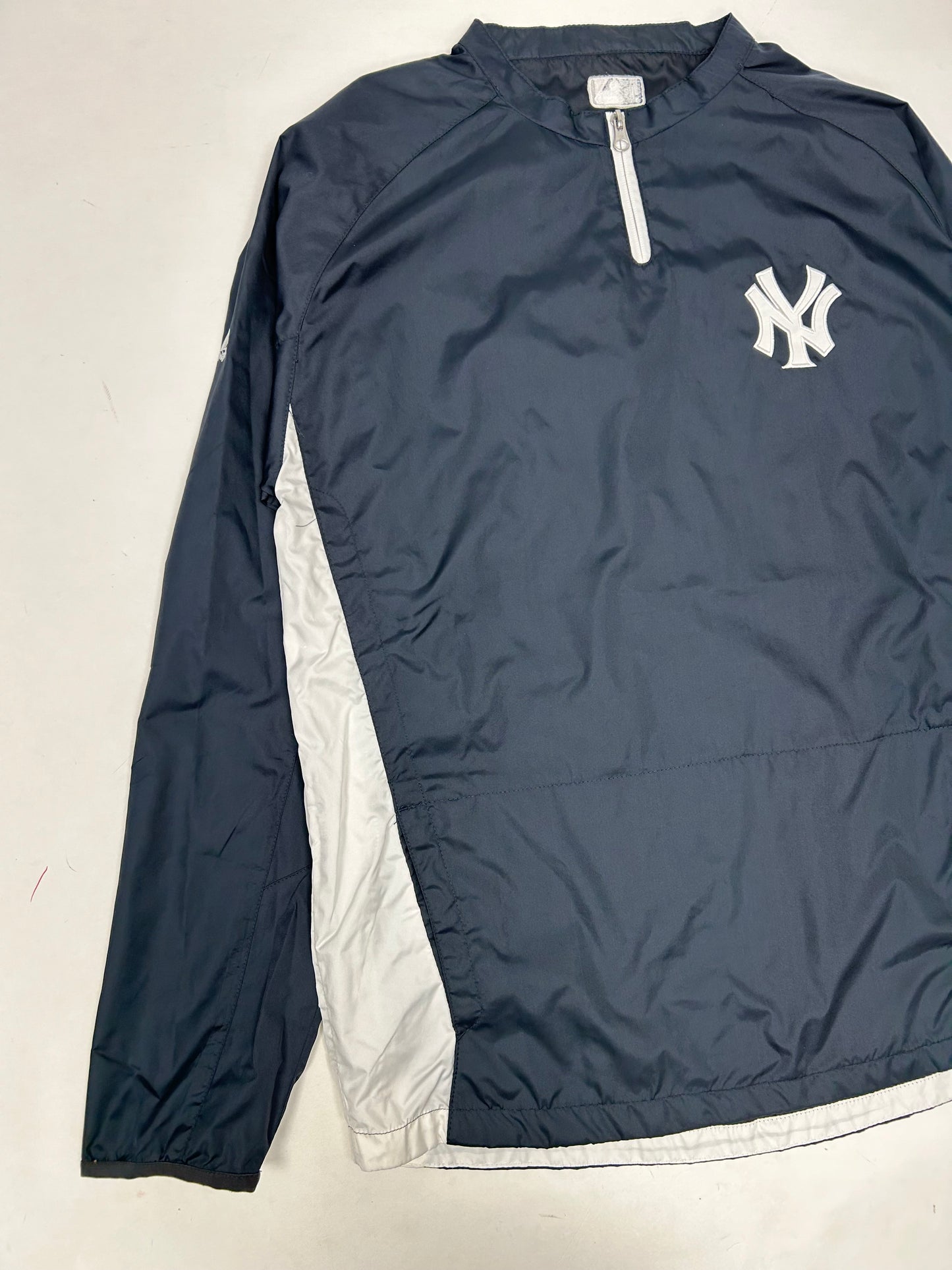 Majestic New York Yankees MLB Pullover Windbreaker Light Jacket Youth XL Fits Adult Small 22x30.25 Inches