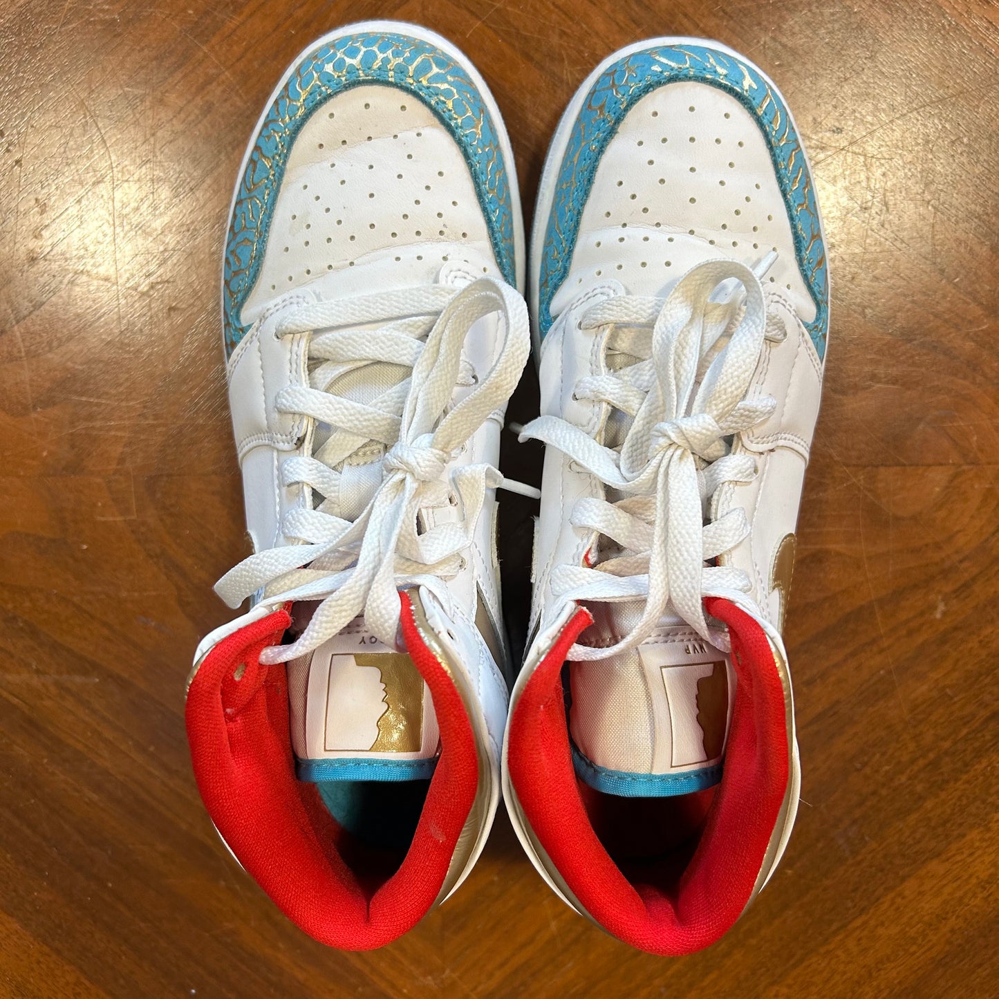 Nike Air Jordan 1 Mid ‘NC to Chicago’ White Metallic Gold GS Size 5.5 FB2212-100