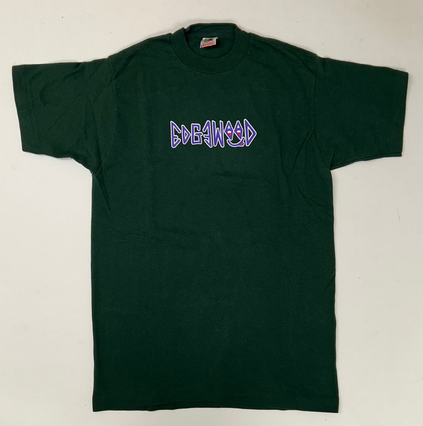 Edgewood NJ first edition “Deeper Than The Roots.” Tee Medium 19.25x28.75 Inches
 90s FOTL 100% Cotton USA Forest Green.

Size: