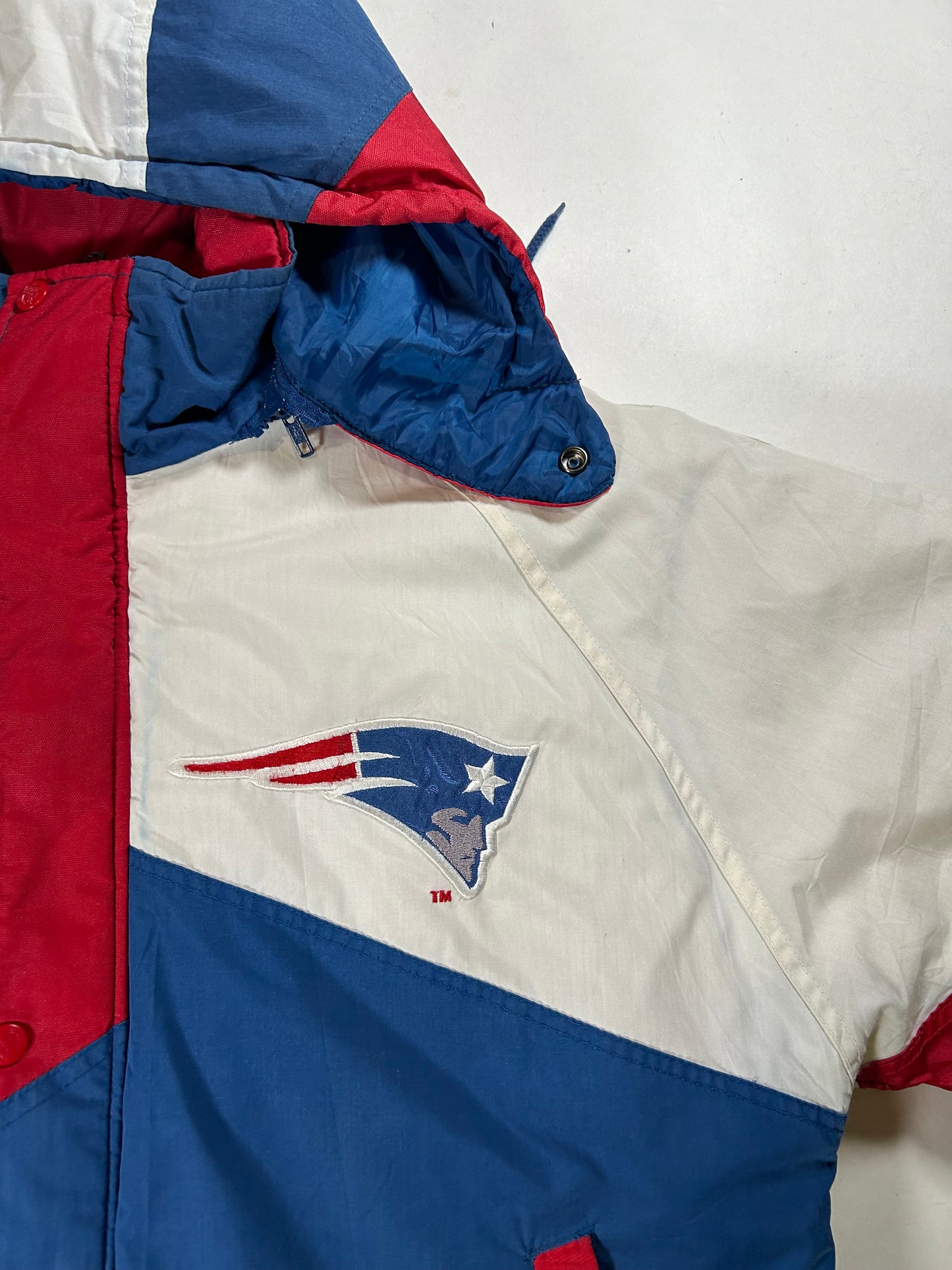 Vintage 90s New England Patriots NFL Graffiti Pro Player Puffer Jacket Tagged Medium Can Fit Large 26.25x27.5 Inches