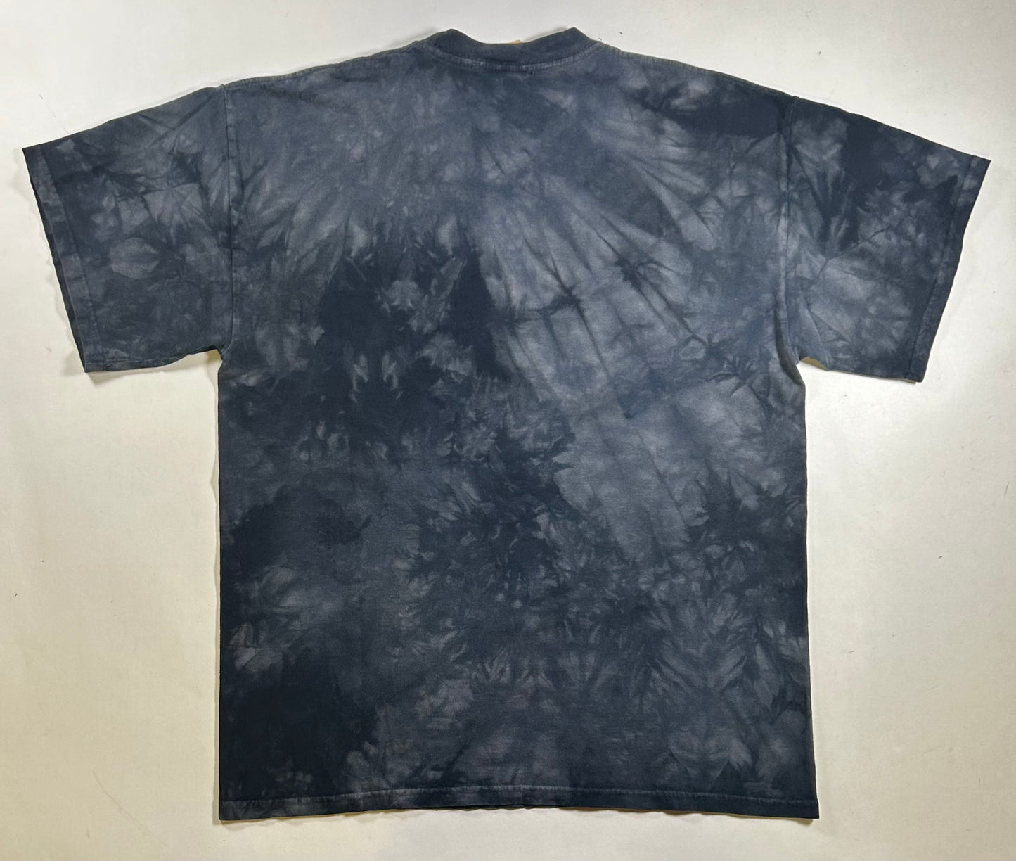 Vintage The Mountain Black Wolf Paws Animals Outdoor 2002 Rusty Fretner Tee Large 23x29.75 Inches