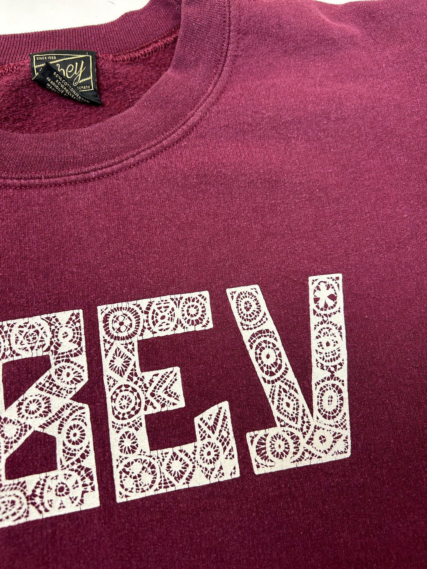 00s Obey Crewneck Sweatshirt Maroon Medium 22.5x25.5 Inches