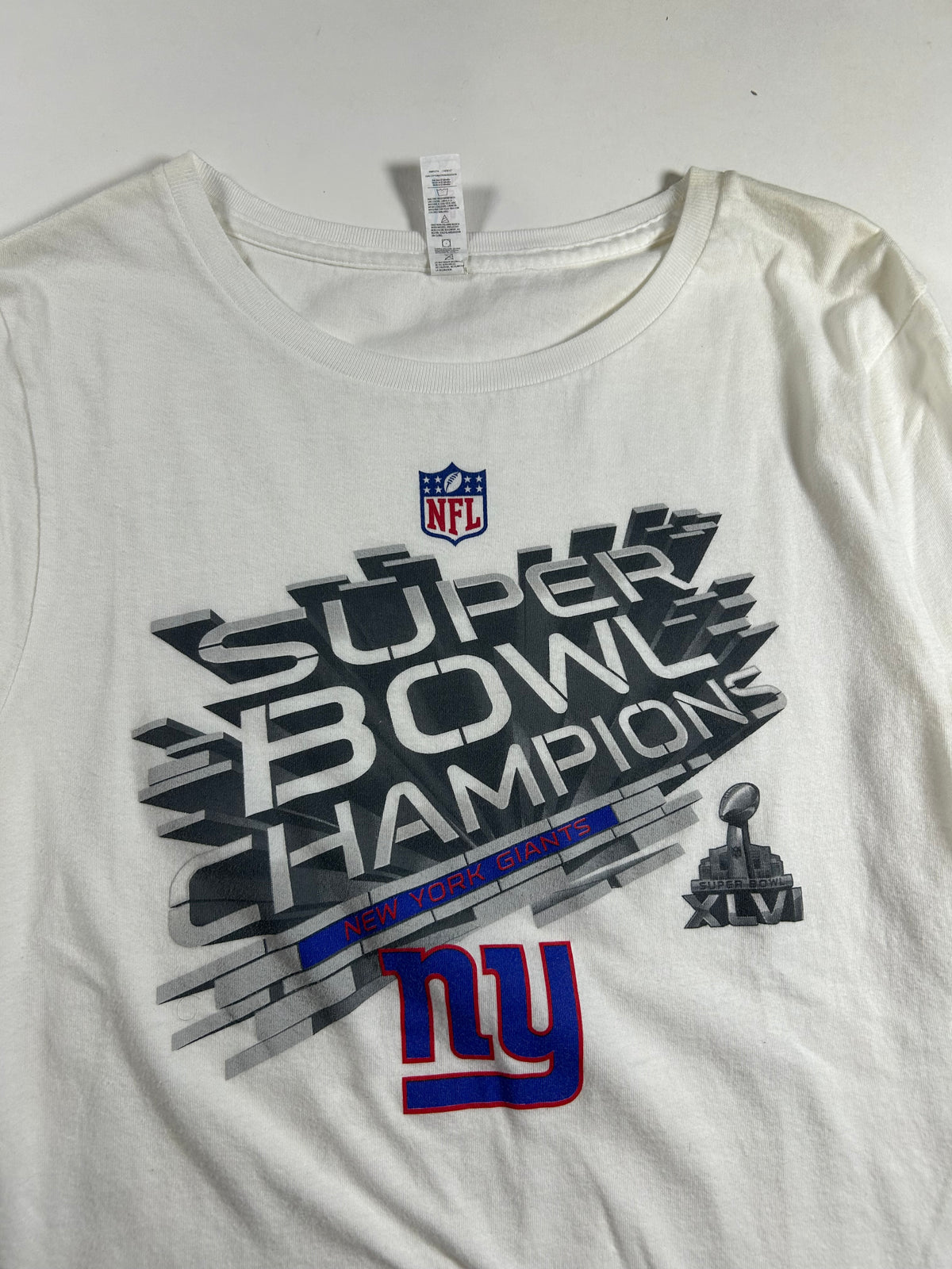 New York Giants Super Bowl Champions XLVI Long Sleeve Tee Women’s Large/Medium Fit 16.25x26.25 Inches