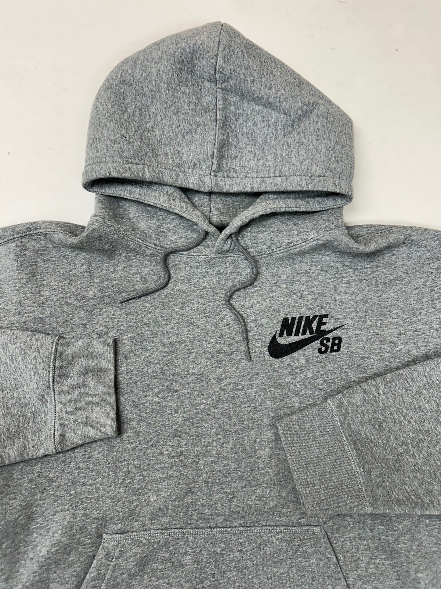 Nike SB Skateboarding Gray Pullover Hooded Sweatshirt 2020 Large/Medium Fit 23.75x27.5 Inches