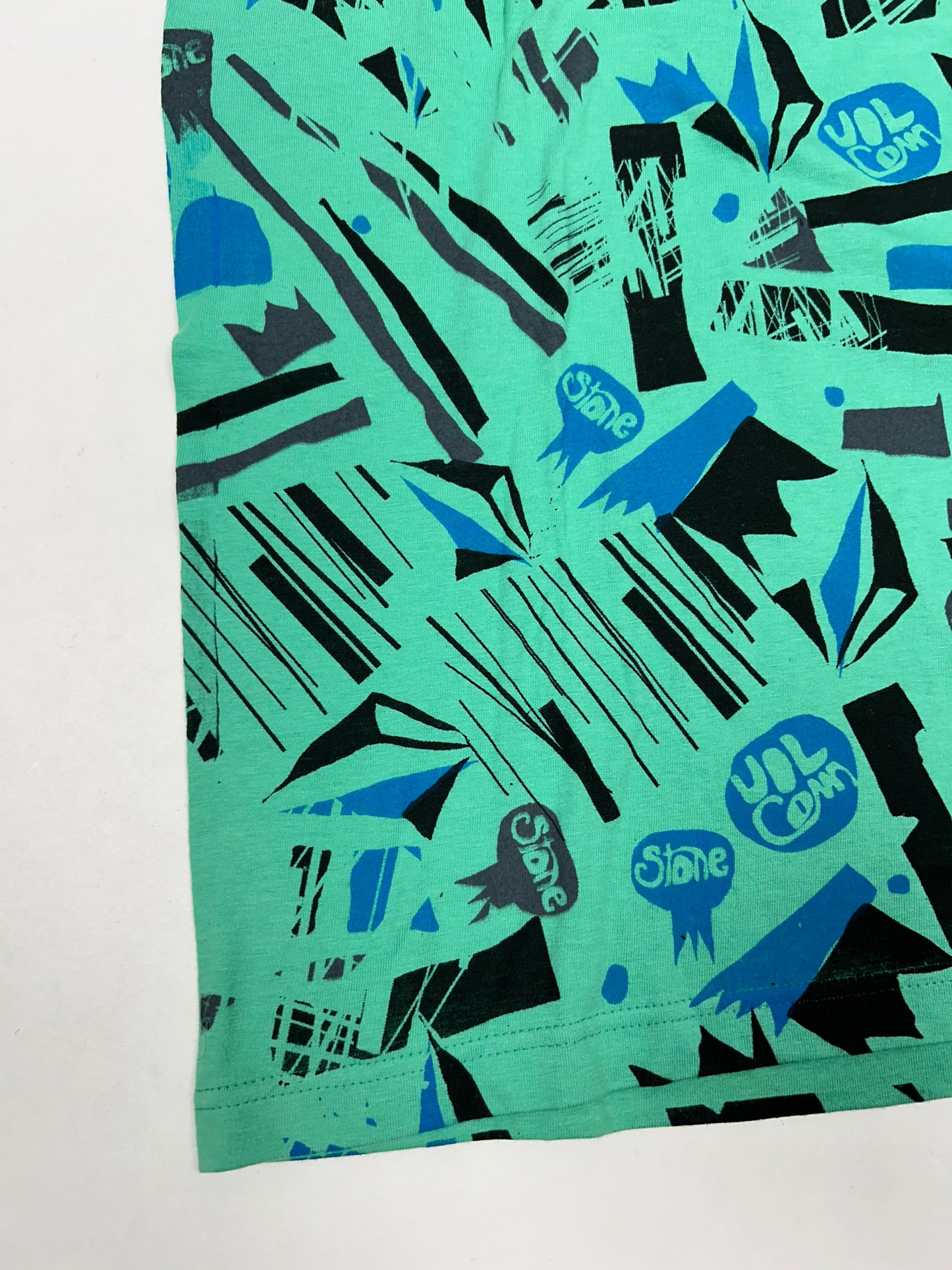 Vintage Volcom Stone All Over Print Skateboarding Skate Surf Tee Large 22.25x30.75 Inches Brand New Old Stock With Tag