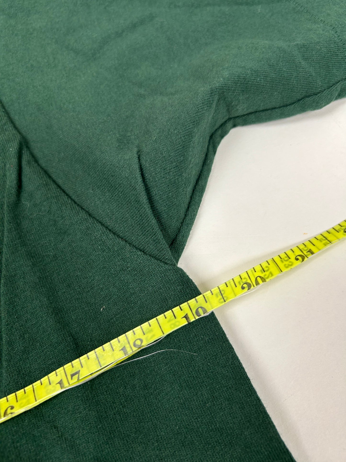 Edgewood NJ first edition “Deeper Than The Roots.” Tee Medium 19.25x28.75 Inches
 90s FOTL 100% Cotton USA Forest Green.

Size: