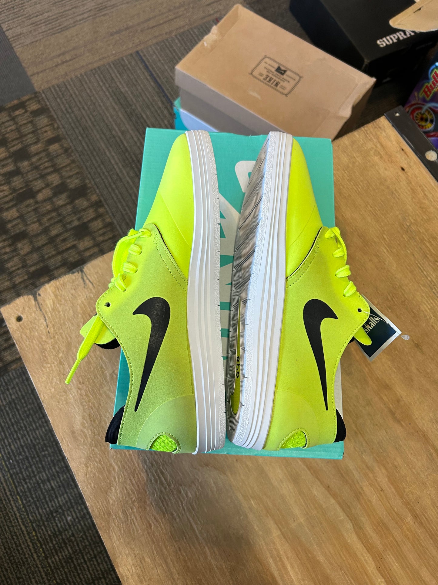 Nike SB Lunar Oneshot Volt/Black 631044-700 Size 8 Brand New With Marks As Is