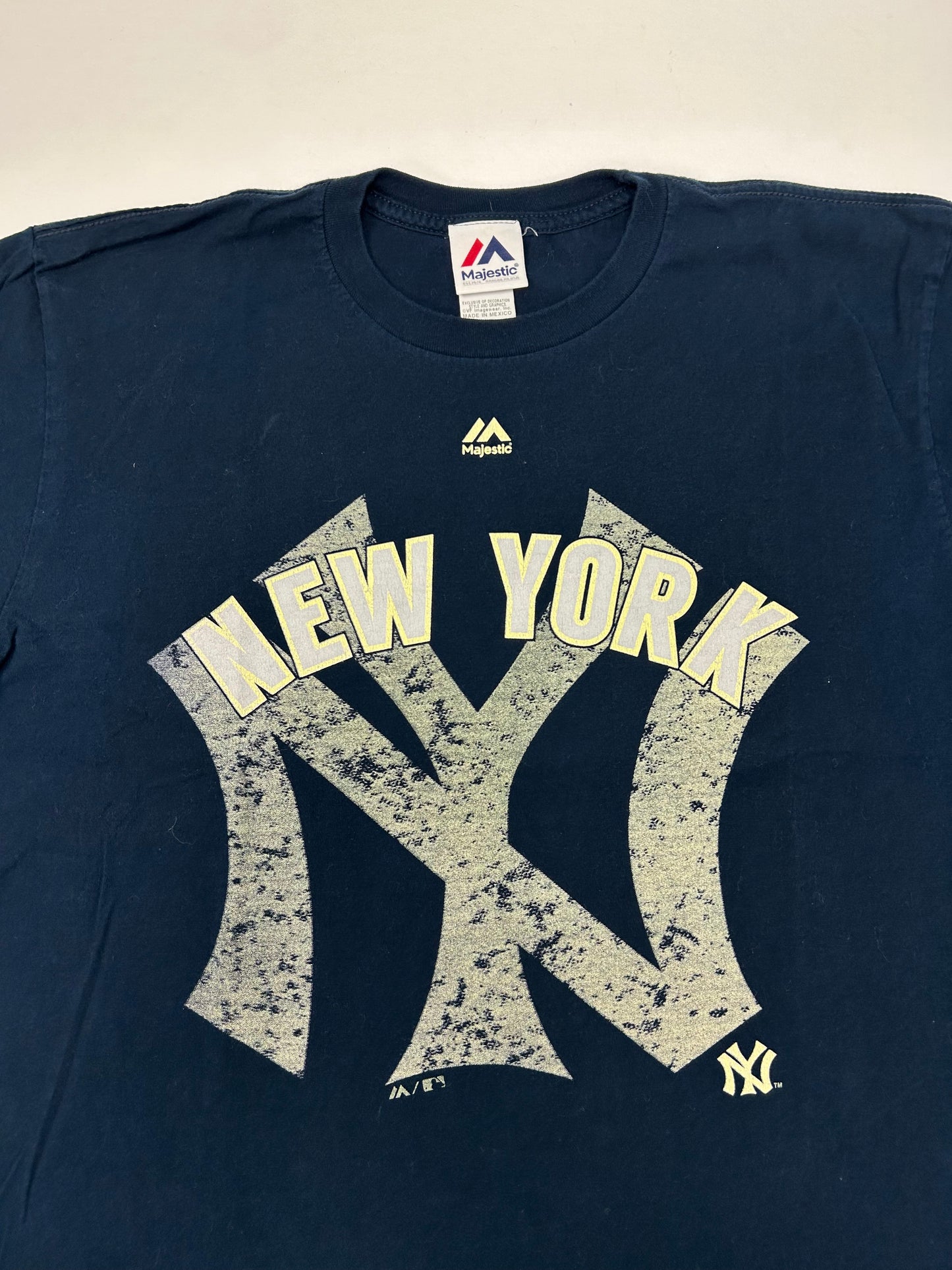2000s Majestic New York Yankees 1923-2009 27 Championship Banners MLB Tee Large 21.5x28.75 Inches