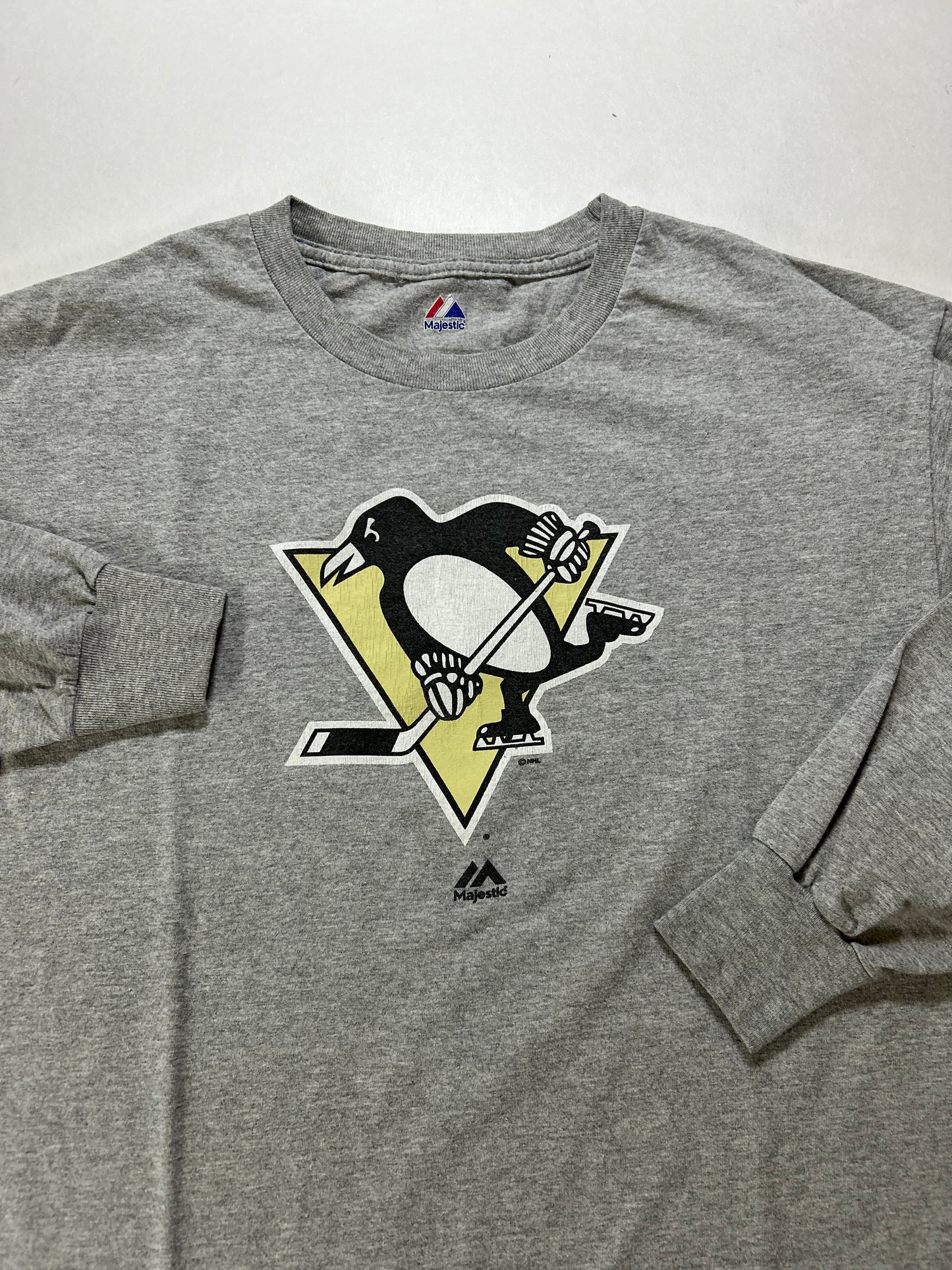 2010s Majestic Pittsburgh Penguins NHL Long Sleeve Tee Large 22.25x28 Inches
