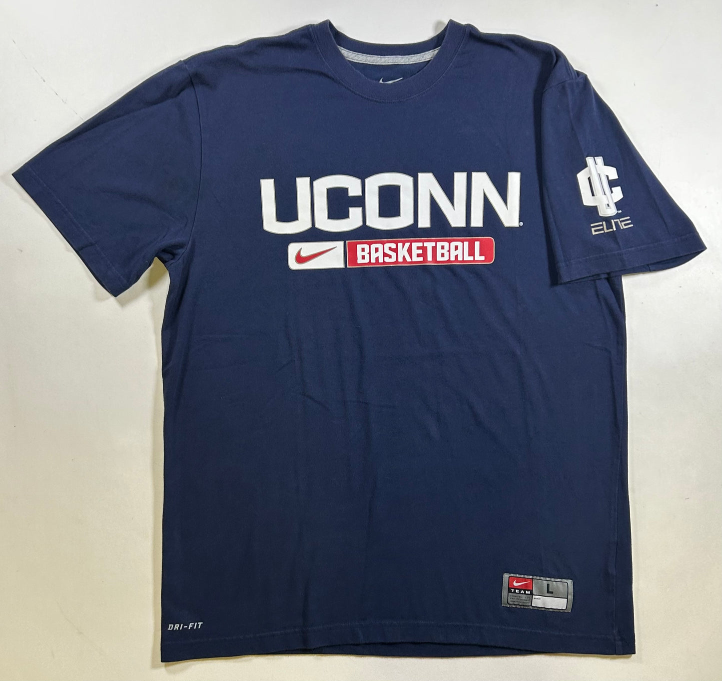 Connecticut Huskies Basketball Nike Team Dri-fit T-Size Large 22x29.5 Inches College Hoops