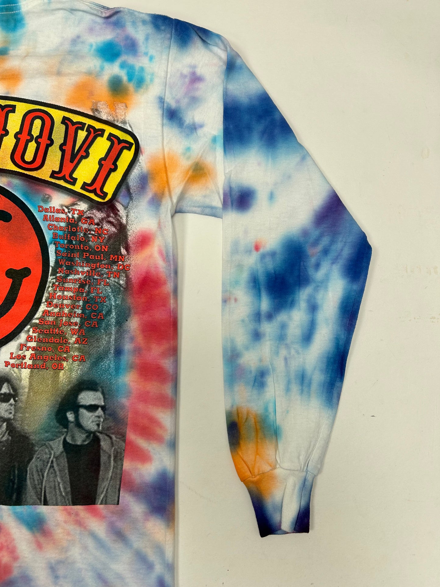 Vintage 2005-2006 Bon Jovi Have A Nice Day Tour Music Parking Lot Long Sleeve Tie-Dye Tee Small 19x26.75 Inches