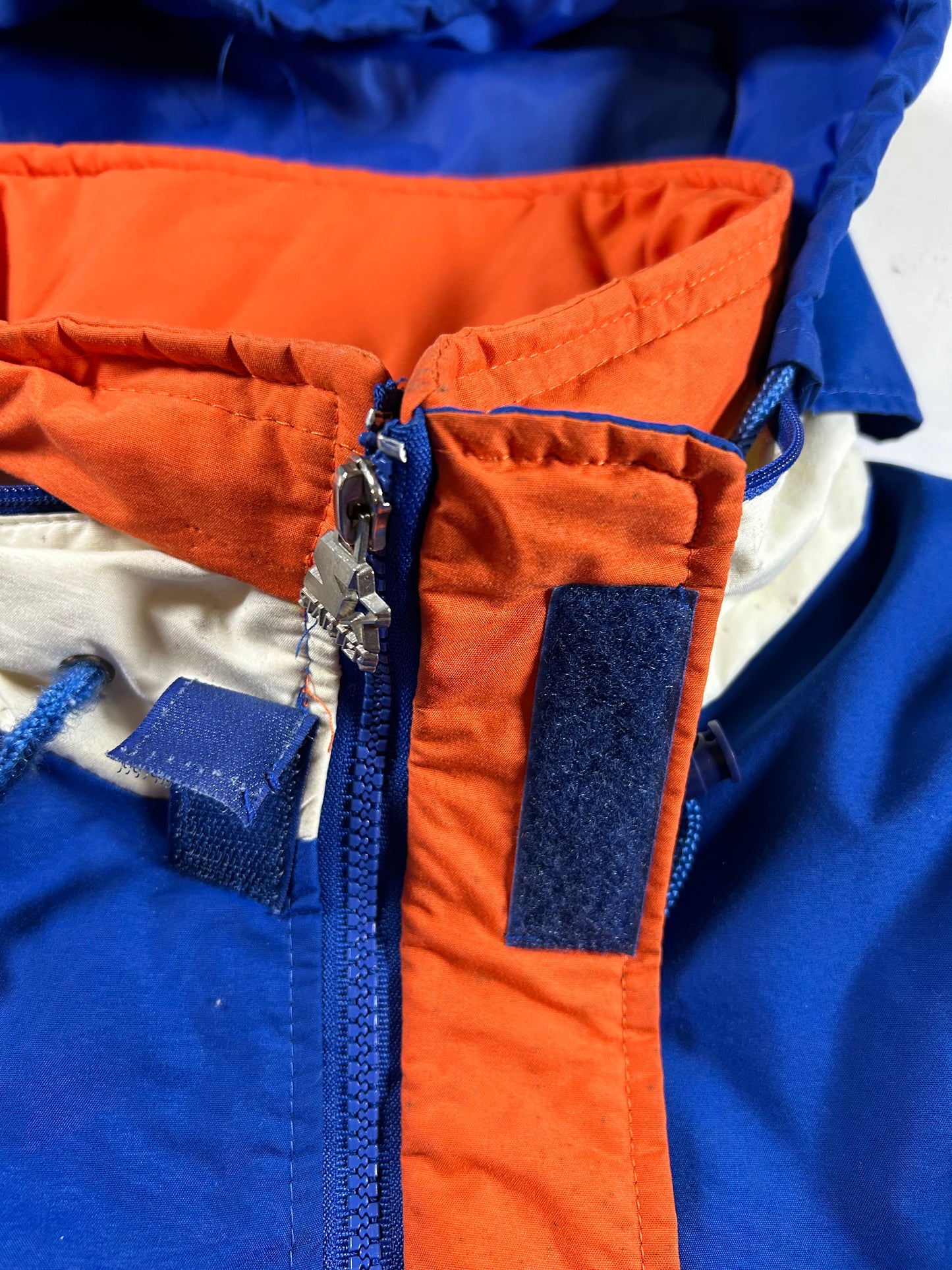 Vintage Starter New York Knicks Puffer Zip Up Packable Hood Jacket NYK XL 29x29.25 Inches As Is Has Stains 90s