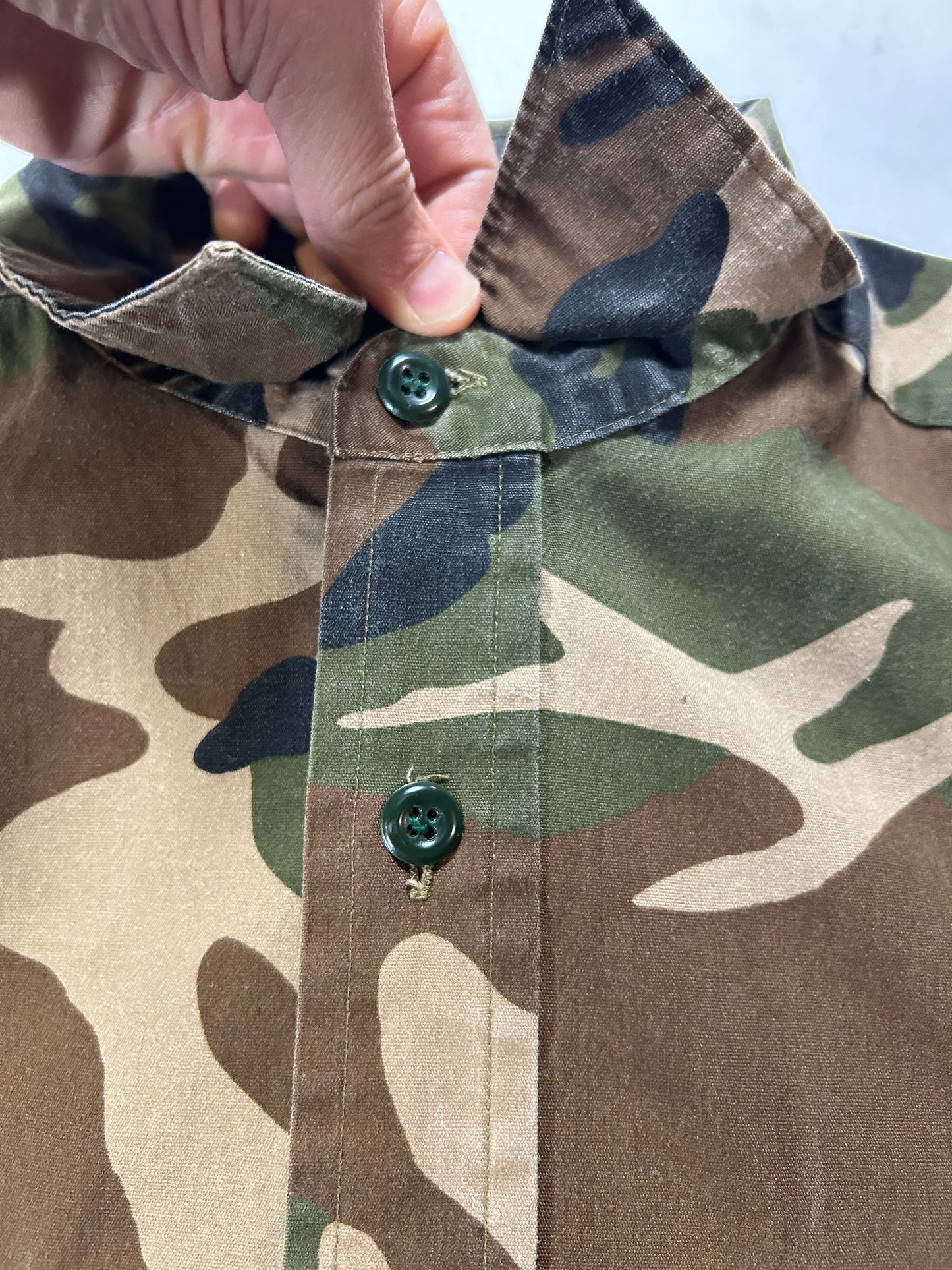 Vintage Winchester Hunting Button Up Shirt Long Sleeve Duck Camouflage Large 24.75x33 Inches