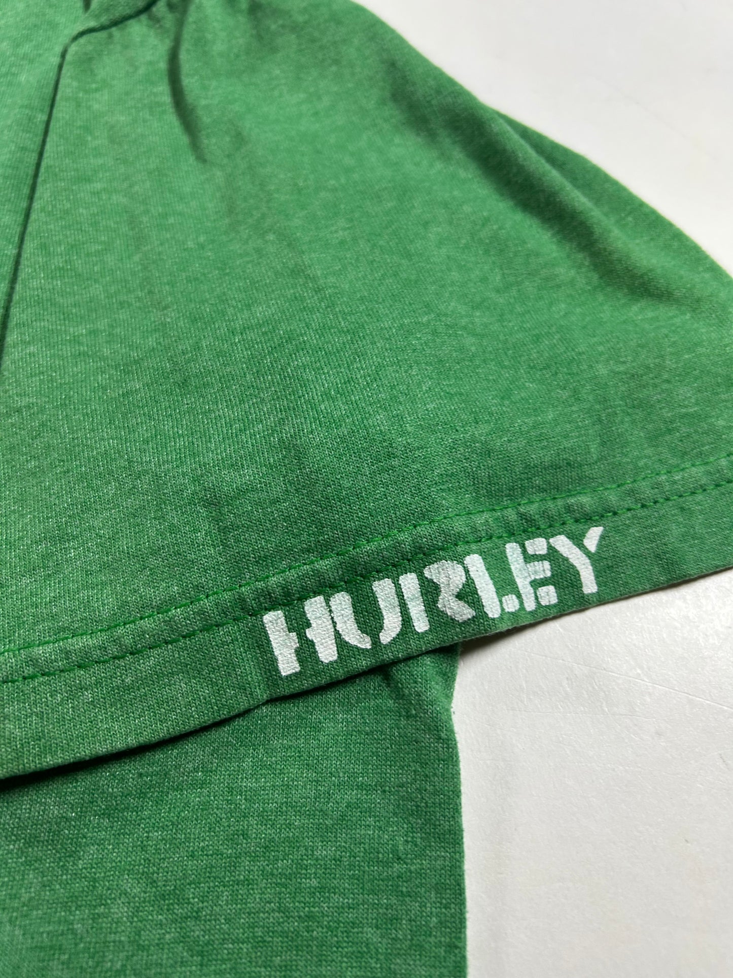 Hurley International The Movement Surfing Graphic Surf T-Shirt Size Large 21.25x26.75 Inches Inches