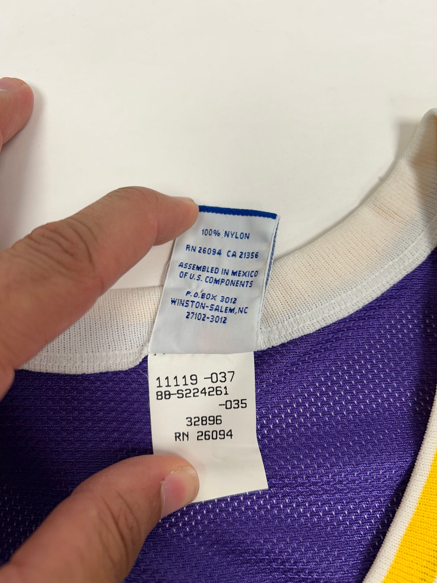 Vintage 90s Champion Los Angeles Lakers NBA Eddie Jones #6 Jersey Purple Size 44 Large 22.76x32.25 Inches