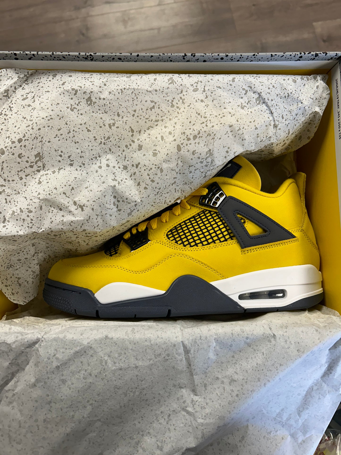 2021 Nike Air Jordan 4 Retro Lightning Nike Basketball Michael Jordan Sneaker Size 10 DS Brand New