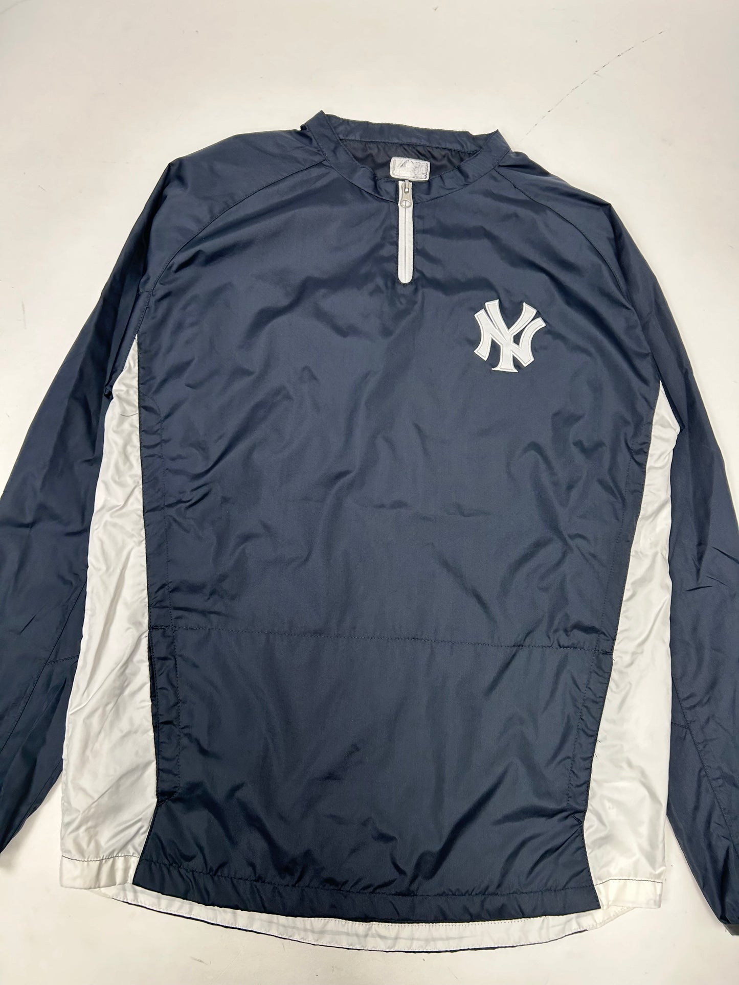 Majestic New York Yankees MLB Pullover Windbreaker Light Jacket Youth XL Fits Adult Small 22x30.25 Inches