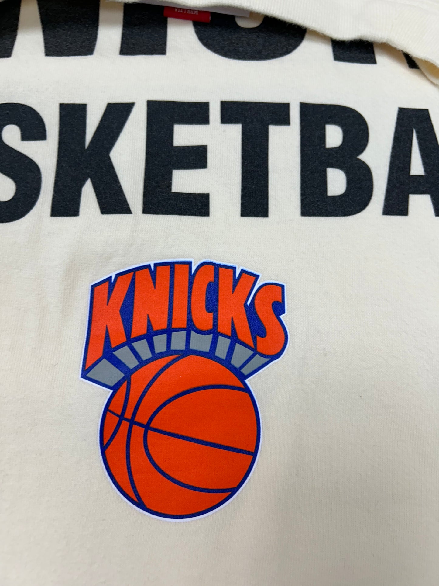 Mitchell & Ness Hardwood Classic Team Issued New York Knicks NBA Tee Medium 21x28.75 Inches