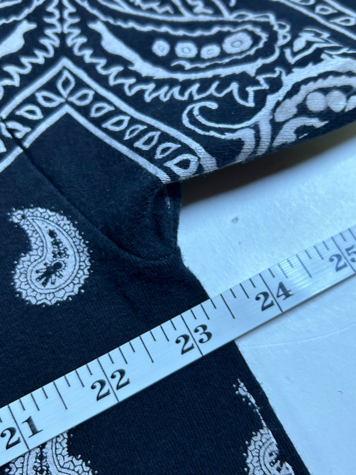 Vintage 2000s Y2k Hybrid T-Shirt Black Paisley Bandana Skater Grunge Skate Tee XL 23.25x31 Inches
