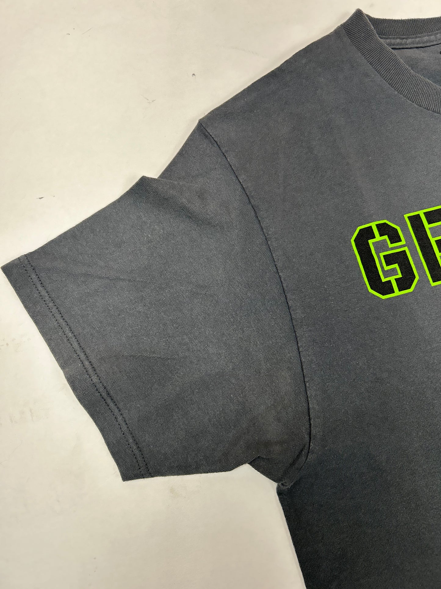 00s Grenade Snowboarding Grenade Logo Brand Tee Gray Large 20.75x28.75 Inches