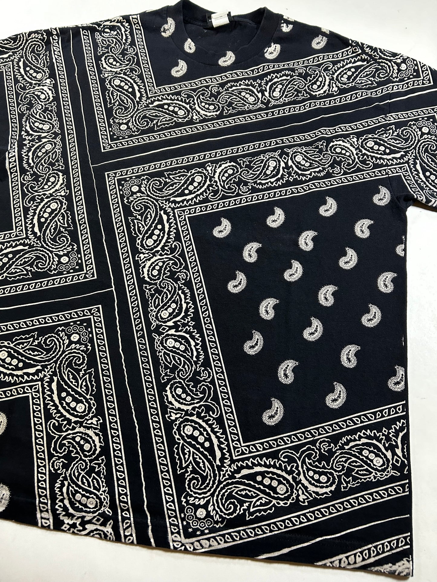 Vintage 2000s Y2k Hybrid T-Shirt Black Paisley Bandana Skater Grunge Skate Tee XL 23.25x31 Inches