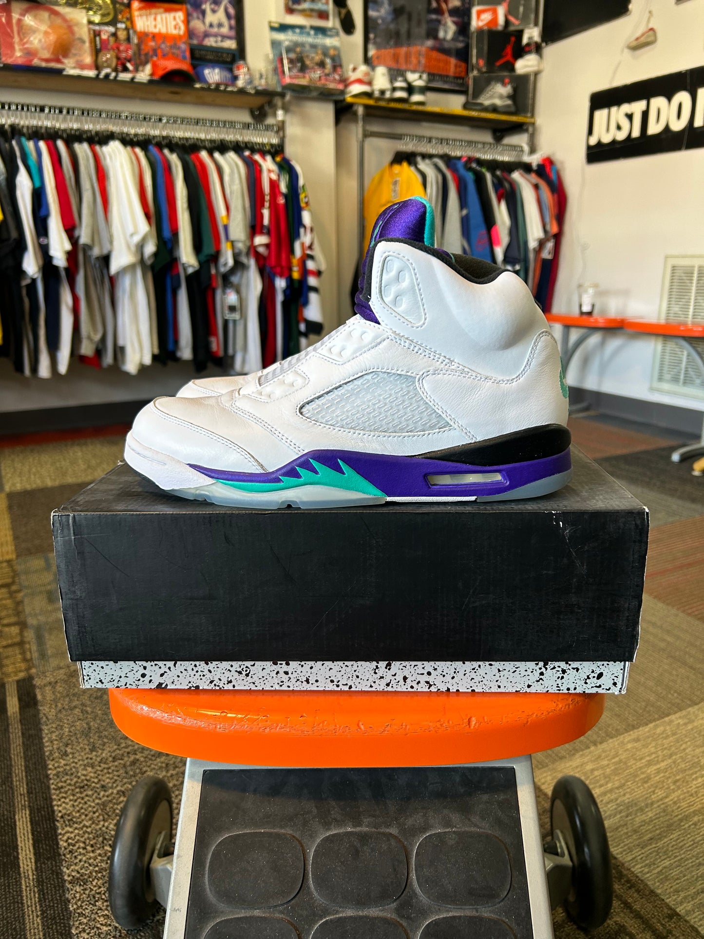 2018 Nike Air Jordan Retro 5 Grape Fresh Prince NRG Size 10 Very Will Smith Worn Twice Great Condition