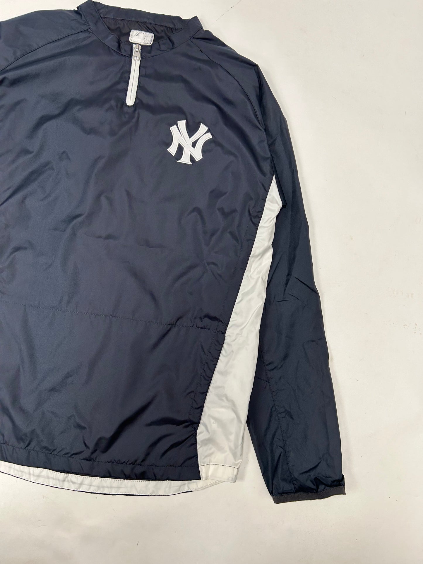 Majestic New York Yankees MLB Pullover Windbreaker Light Jacket Youth XL Fits Adult Small 22x30.25 Inches