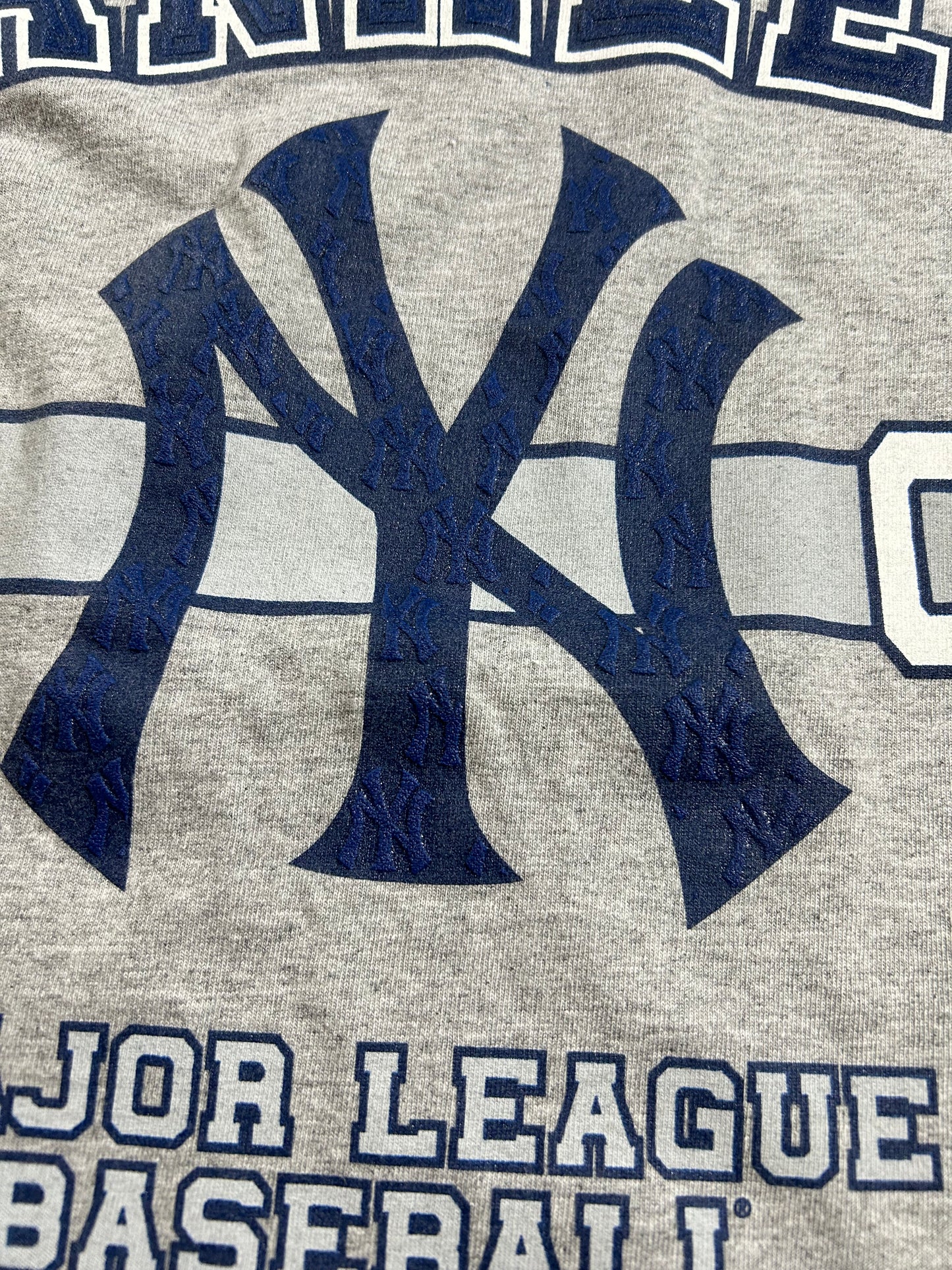 Majestic New York Yankees MLB Long Sleeve Tee Medium 19.75x27.75 Inches Gray