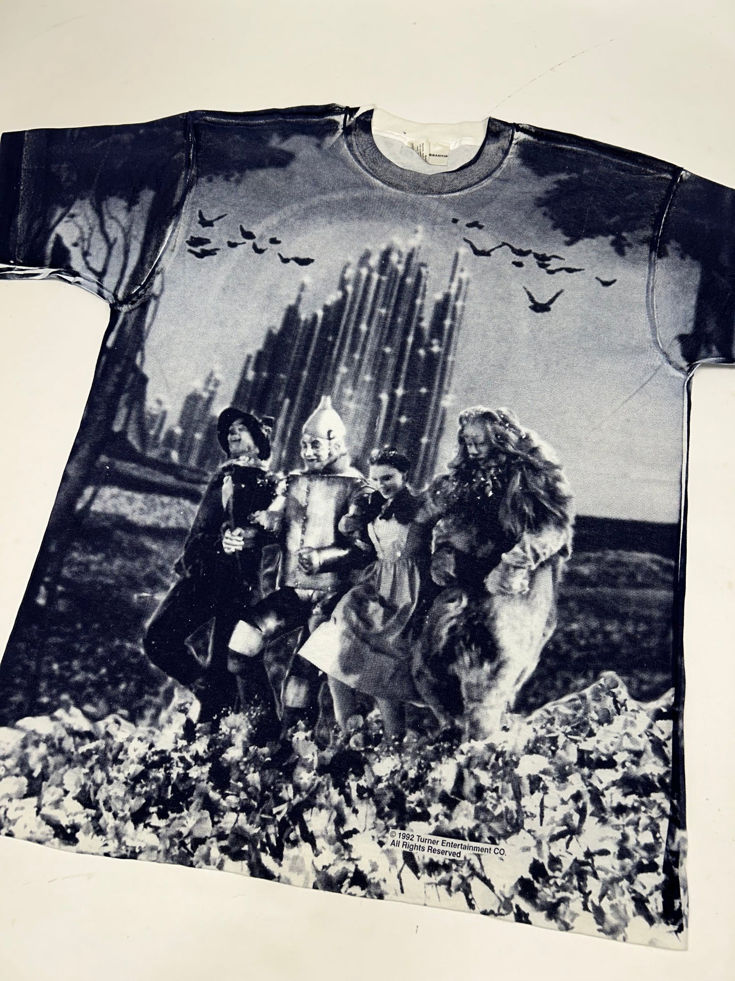 Vintage 1992 The Wizard Of Oz Movie Stanley Desantis All Over Print Tee XL 24.25x32.5 Inches
