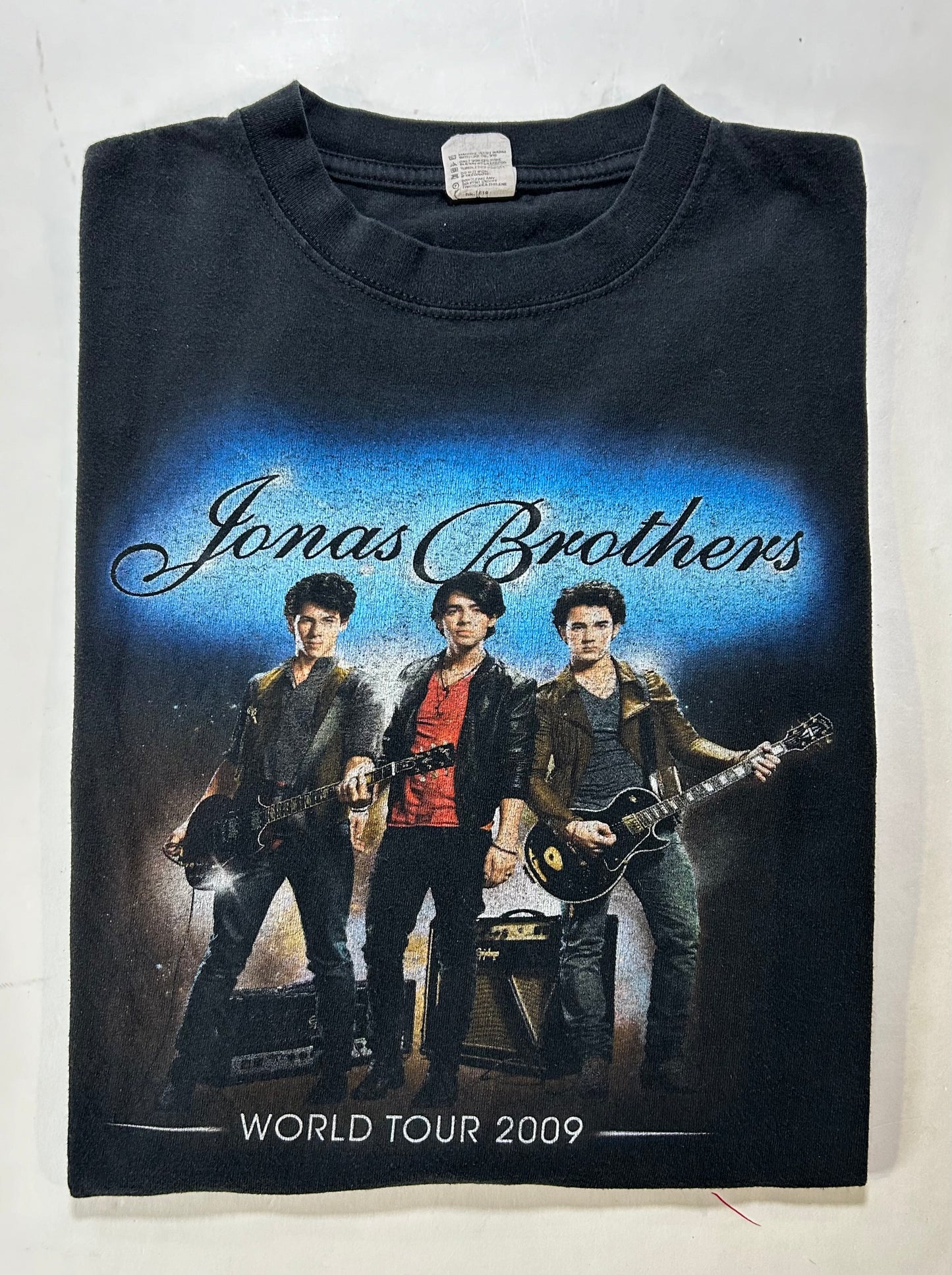 Vintage Jonas Brothers 2009 World Tour Band Music Concert Tee Medium 20.25x25 Inches Black Faded