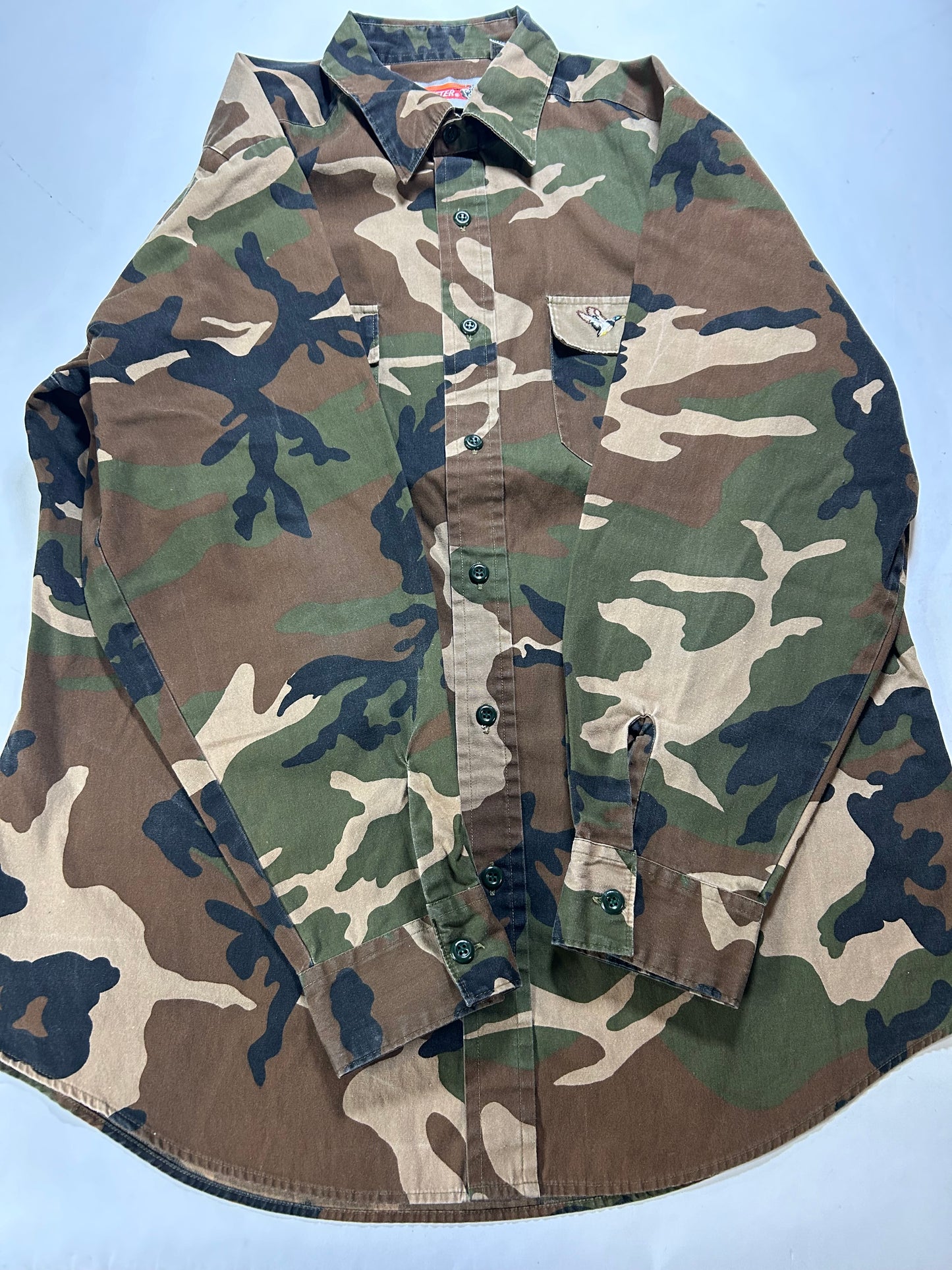 Vintage Winchester Hunting Button Up Shirt Long Sleeve Duck Camouflage Large 24.75x33 Inches