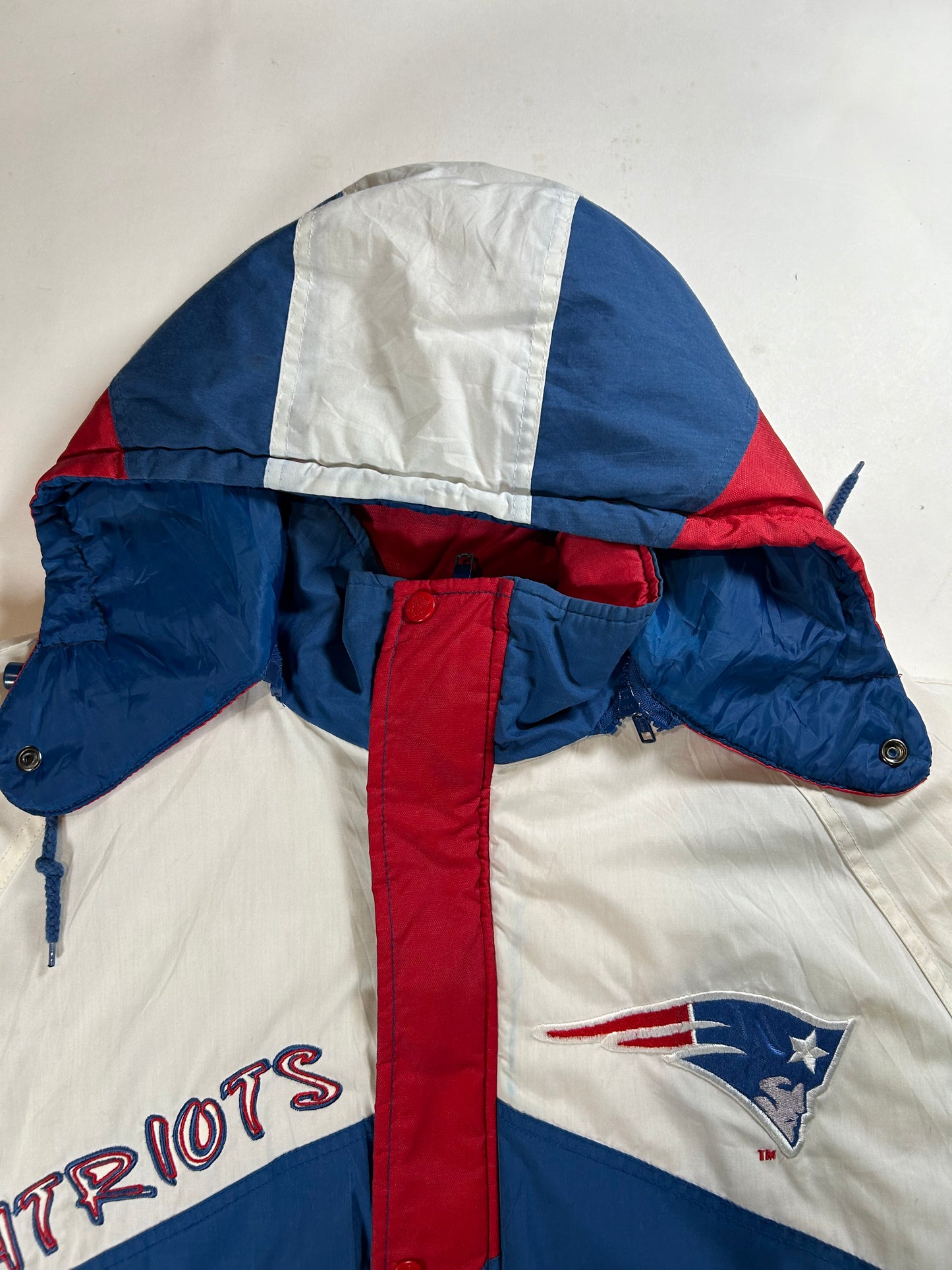 Vintage 90s New England Patriots NFL Graffiti Pro Player Puffer Jacket Tagged Medium Can Fit Large 26.25x27.5 Inches