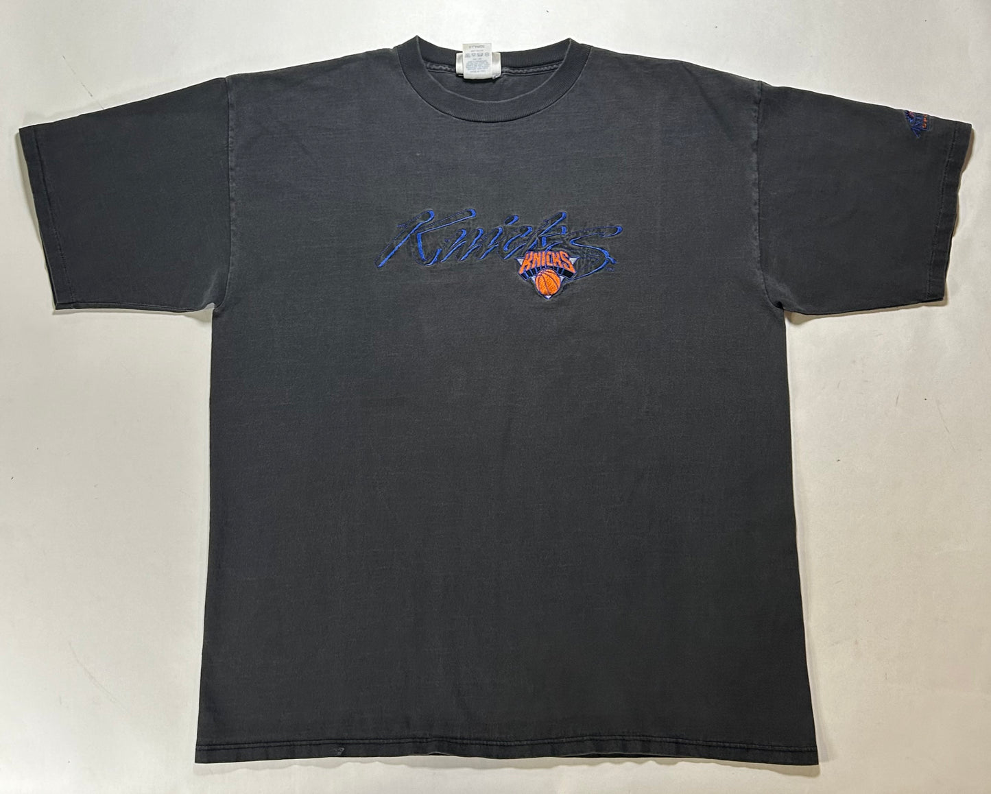 Vintage 90s New York Knicks NBA Embroidered Logo Antigua Sport Tee Faded Black XL Big Fit 25.25x31.25 Inches