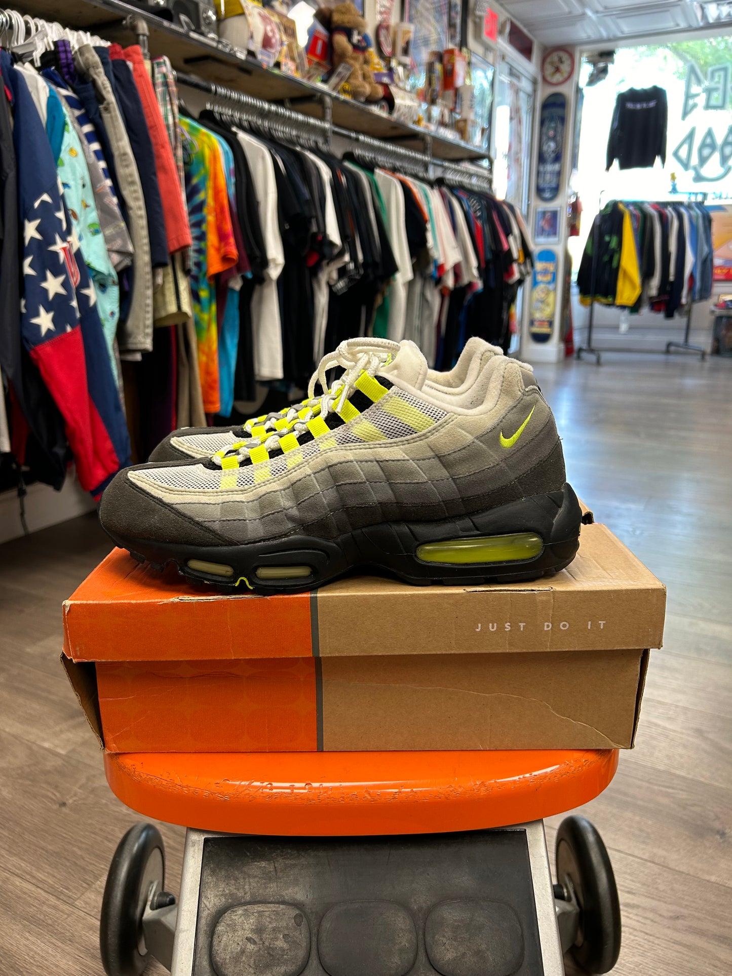 Vintage 2005 Nike Air Max 95 OG Neon Size 10.5 Used With Box 313111-071 Vietnam Wear At Your Own Risk