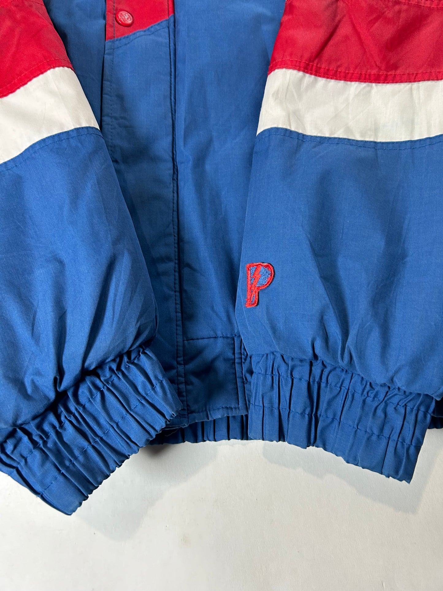 Vintage 90s New England Patriots NFL Graffiti Pro Player Puffer Jacket Tagged Medium Can Fit Large 26.25x27.5 Inches