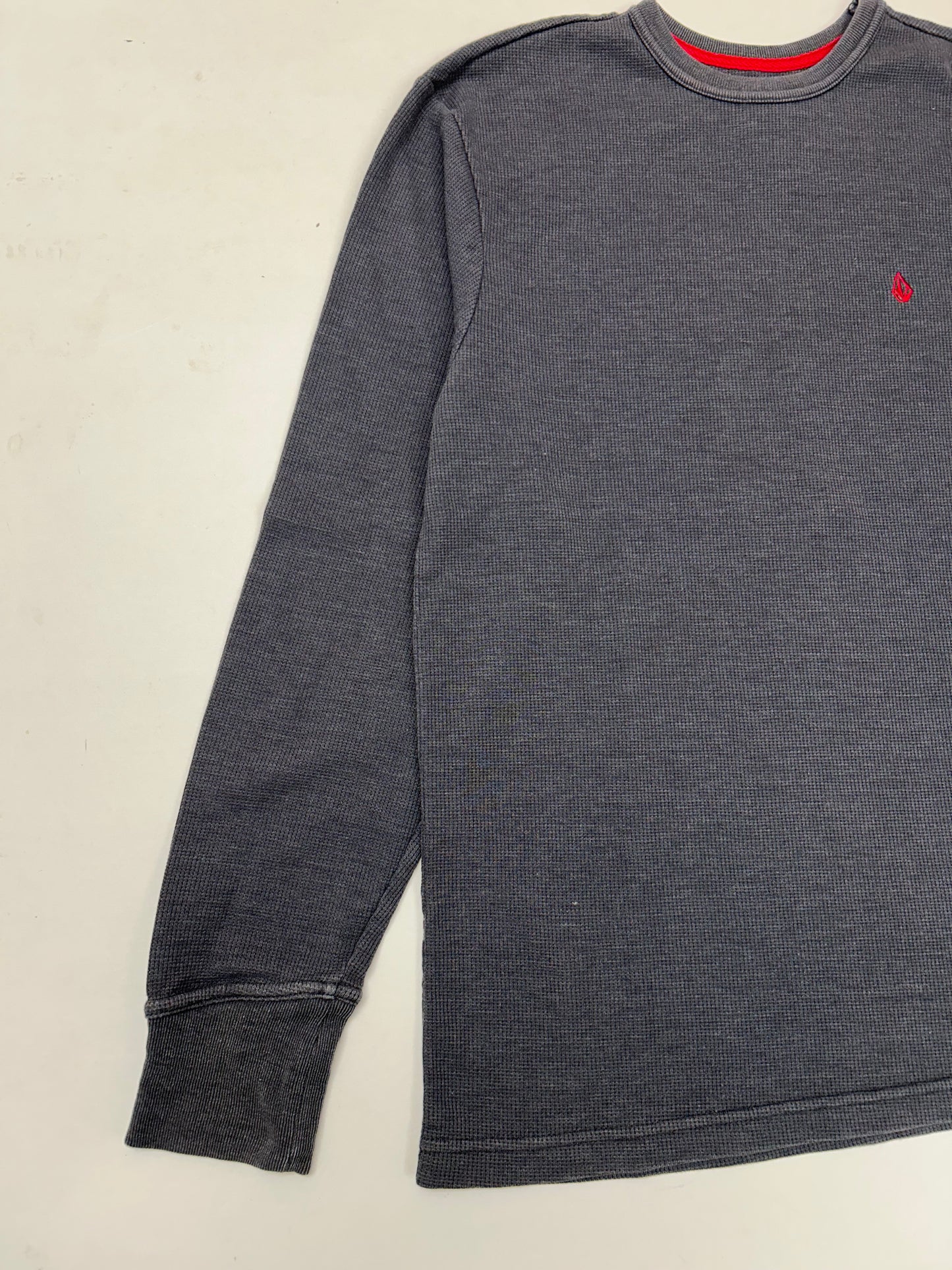 Vintage 00s Volcom Stone Thermal Long Sleeve Chest Logo Shirt Medium/Large Fit 21x28.25 Inches Gray