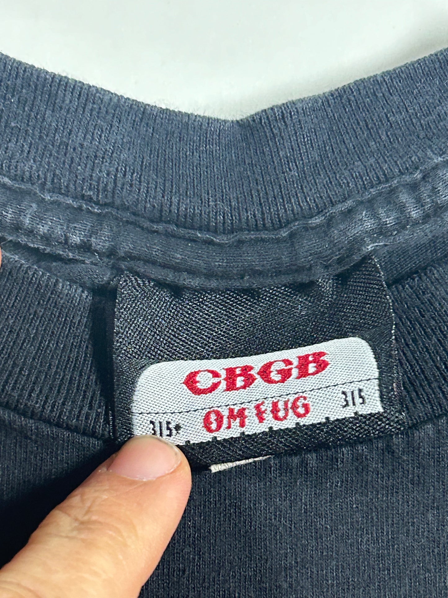 Vintage CBGB & OMFUG Home Of Underground Rock Guitars Graphic T-shirt Small 18x24.5 Inches Worn