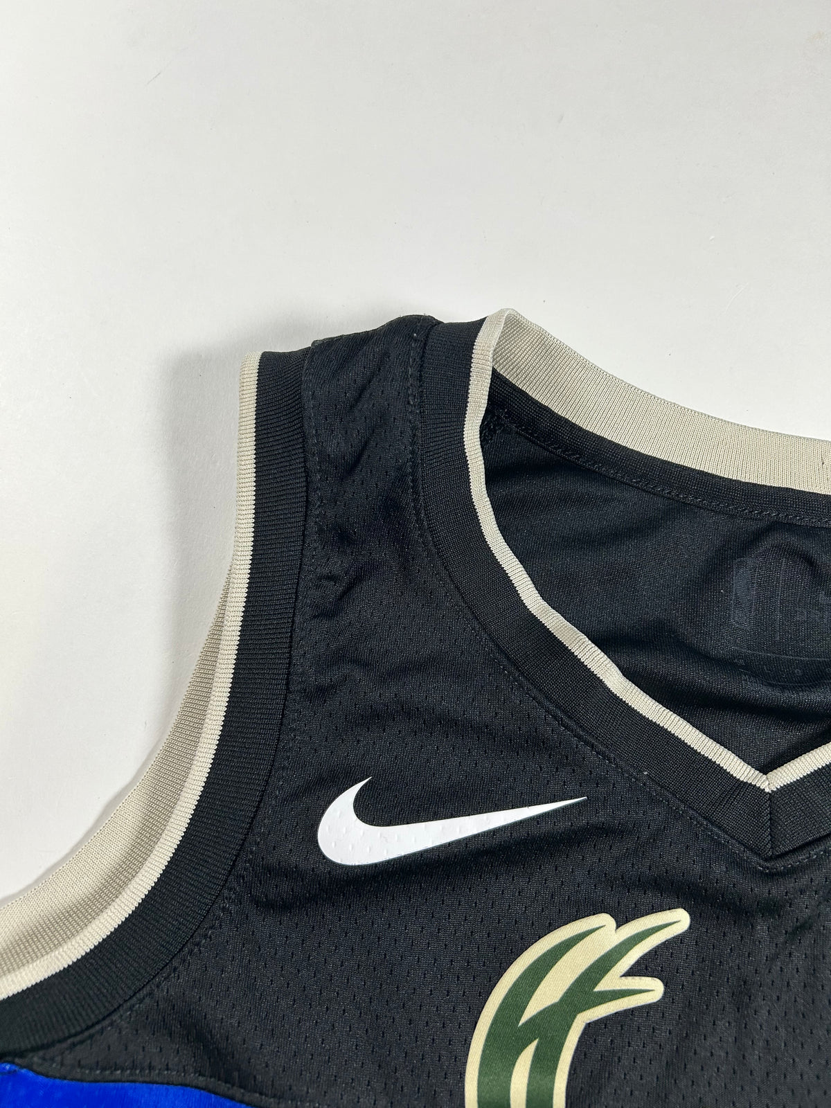 Giannis Antetokounmpo Milwaukee Bucks Nike Swingman Jersey Large 48 21x28.5 Inches