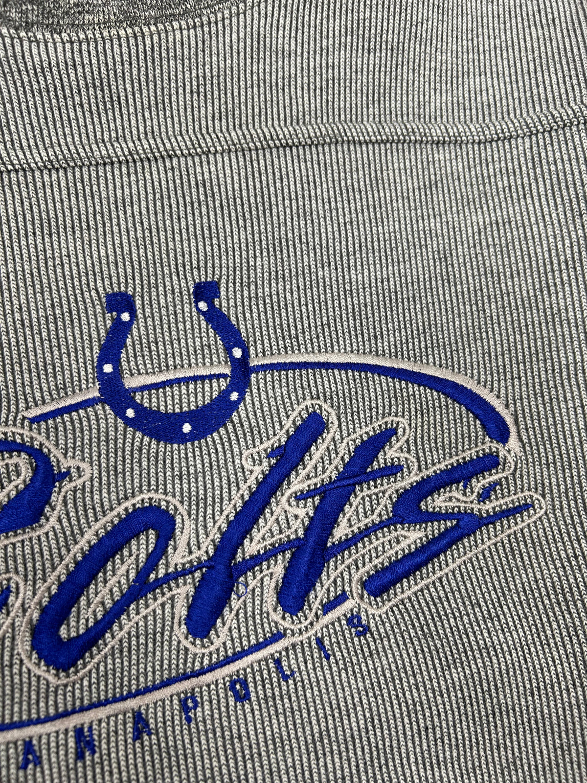 Vintage Indianapolis Colts NFL Crewneck Sweatshirt Pro Player Football M/S 22x26 Inches