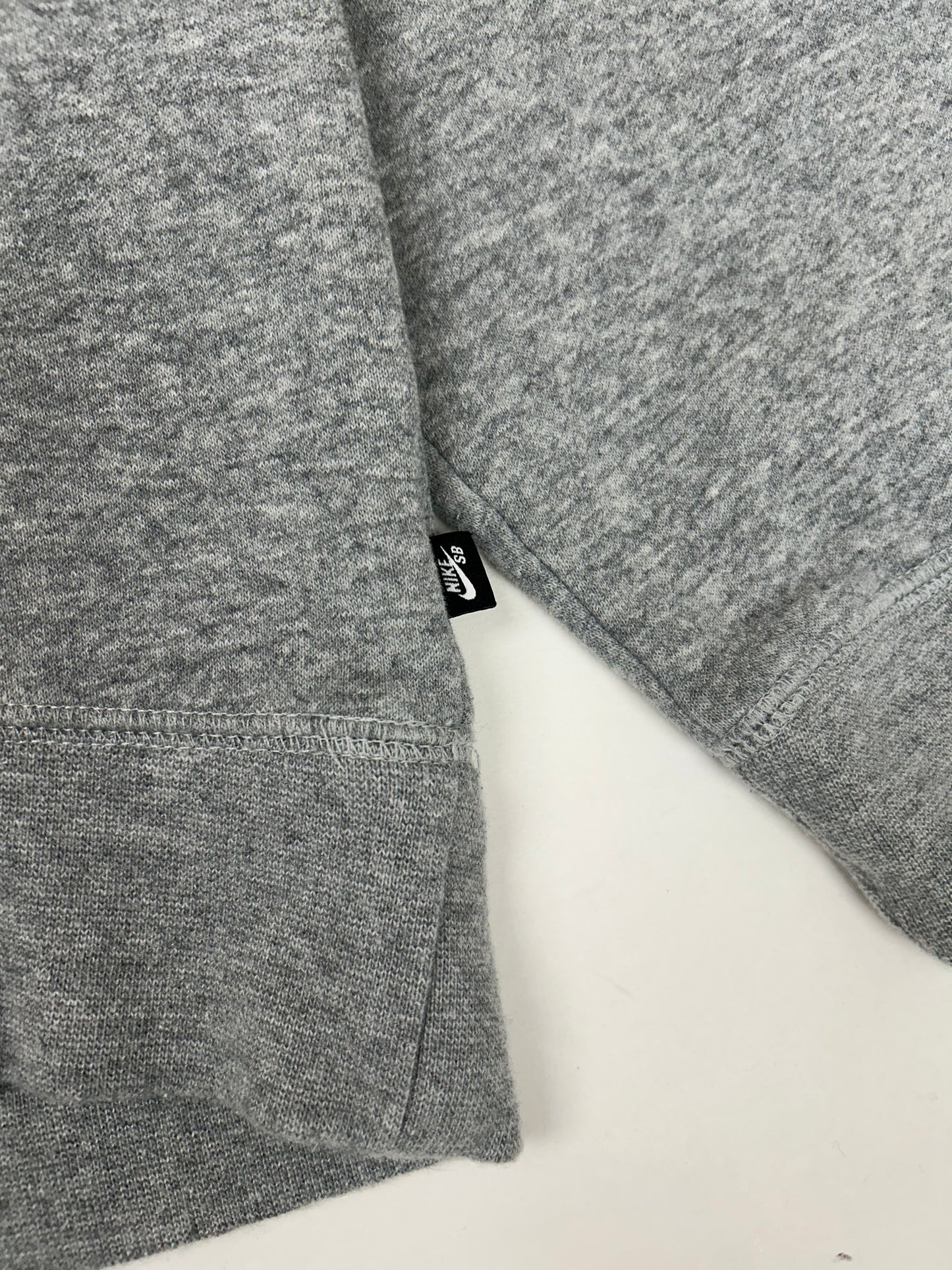 Nike SB Skateboarding Gray Pullover Hooded Sweatshirt 2020 Large/Medium Fit 23.75x27.5 Inches