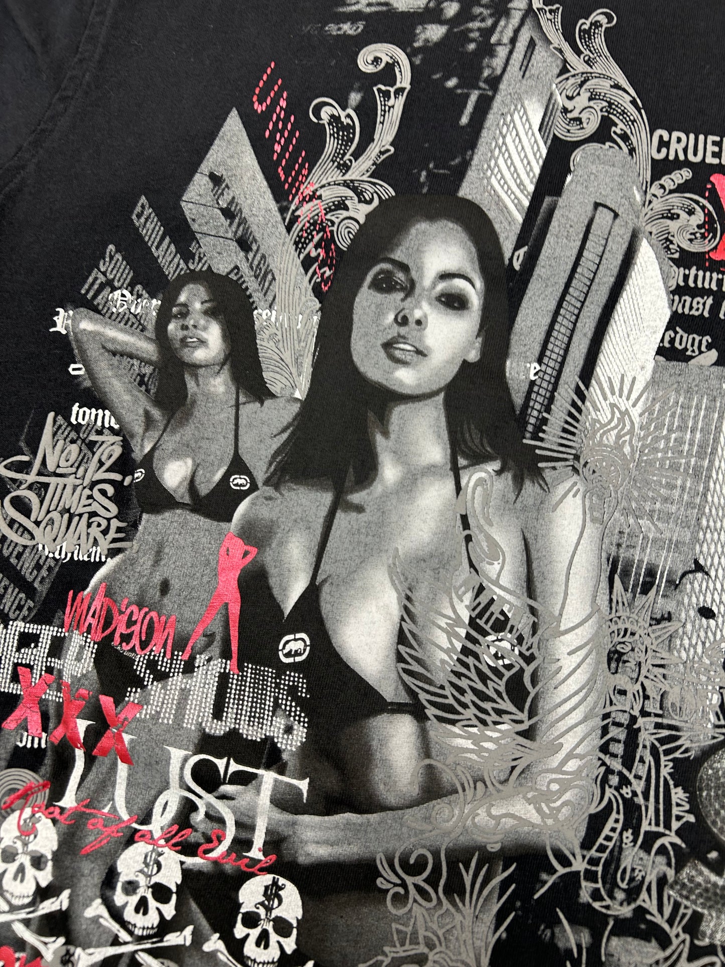 Vintage 00s Eckō Unltd Cruel Intentions Girl Graffiti Graphic Tee Large 21x28.5 Inches