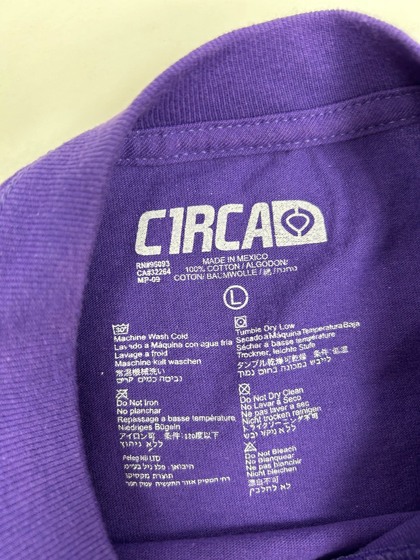 Vintage Circa Footwear City Tokyo Image Skate Tee Large 21.5x31.5 Inches Purple