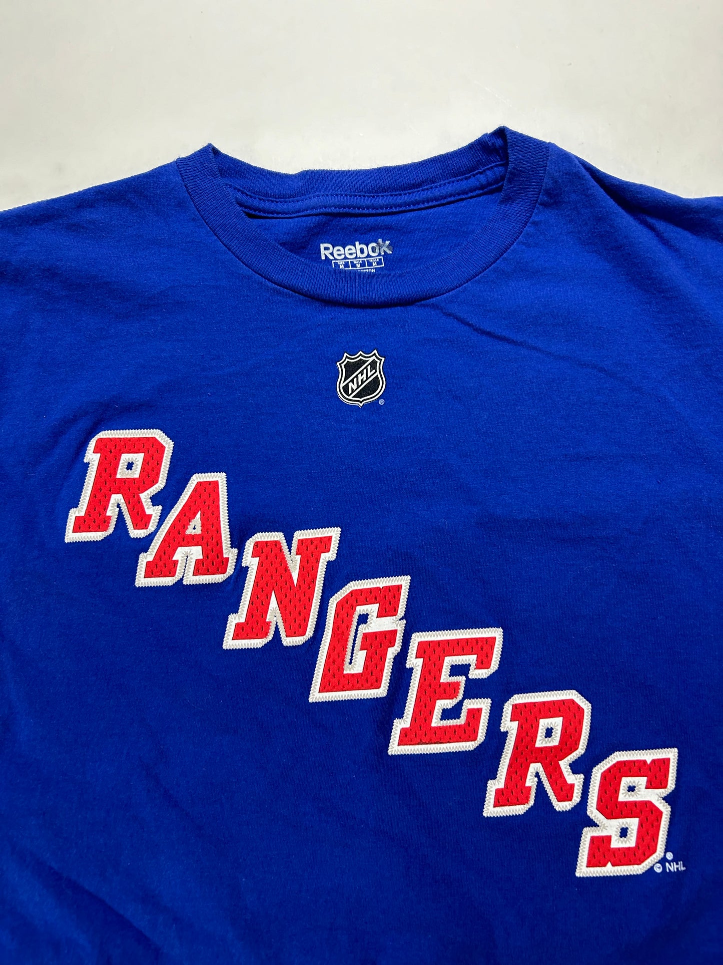 2010s Reebok New York Rangers Henrik Lundqvist #30 NHL Player Tee Medium 19.25x28.75 Inches