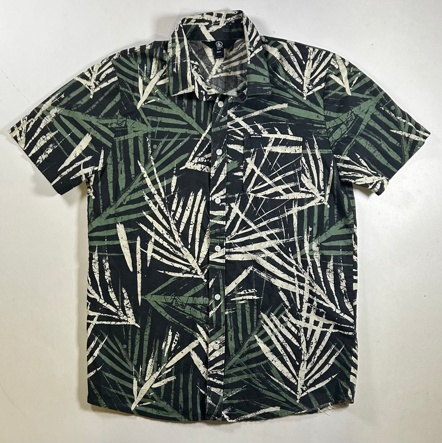 Volcom Floral Short Sleeve Button Up Shirt 2019 Skate Skateboarding Surf Large 21.5x30.25 Inches