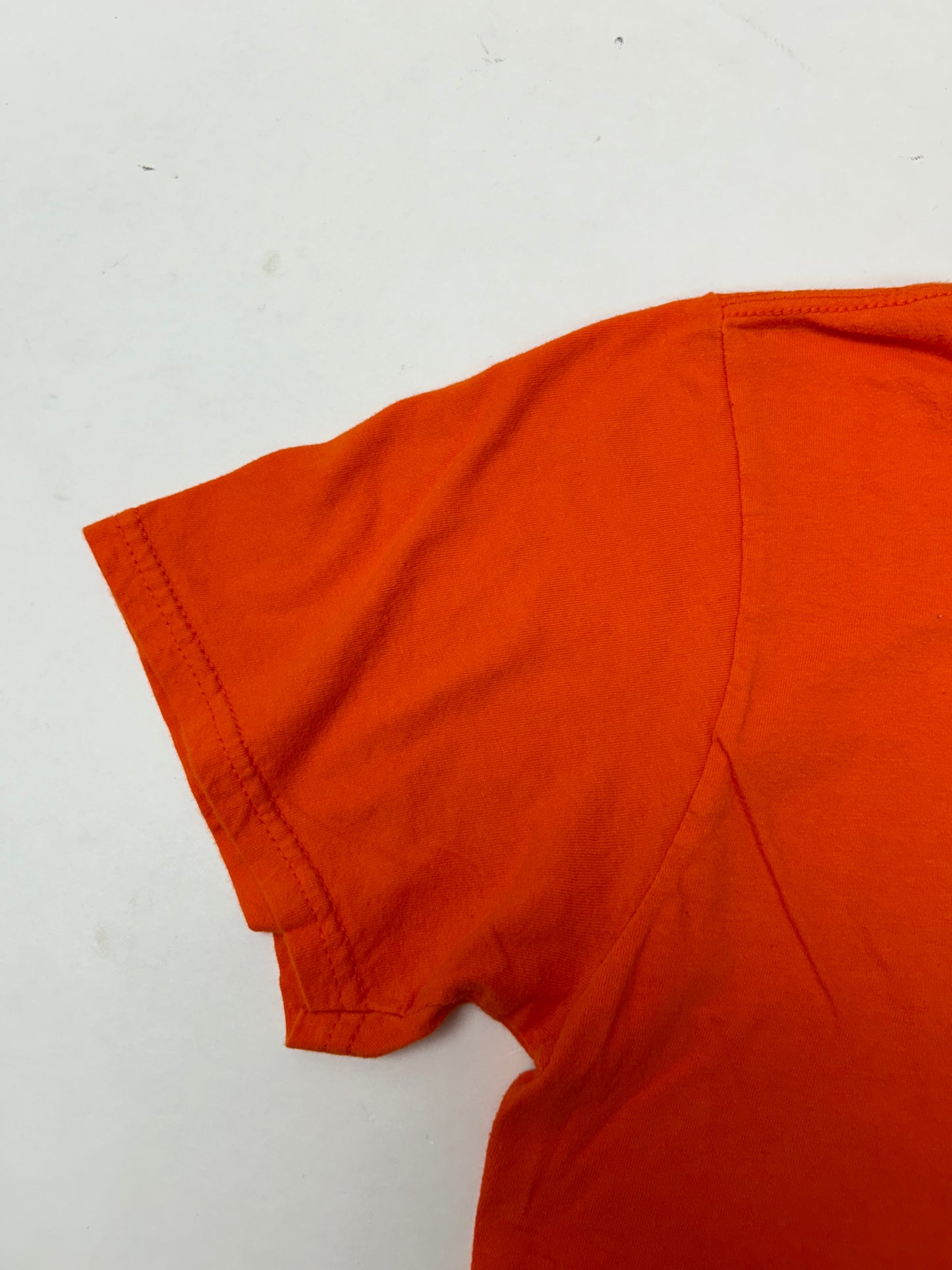 Majestic New York Knicks NBA Tee Medium Has Pin Holes On Logo Medium 20.25x26.5 Inches