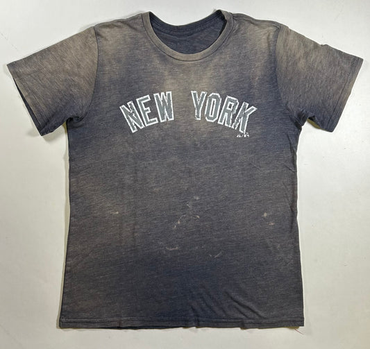 2000s Majestic New York Yankees Derek Jeter #2 MLB Player Tee Faded & Worn In As Is Medium 20x26.5 Inches
