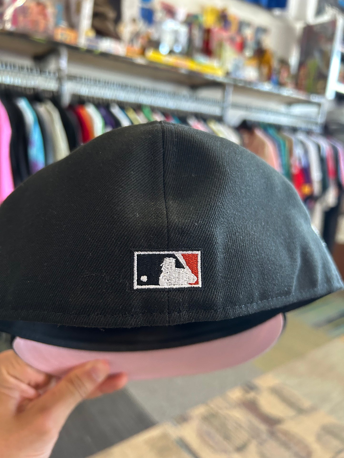 New Era 59Fifty Cooperstown Collection Houston Astros 2005 World Series Patch Fitted Hat Pink Underbrim Size 7 5/8 60.6 CM
