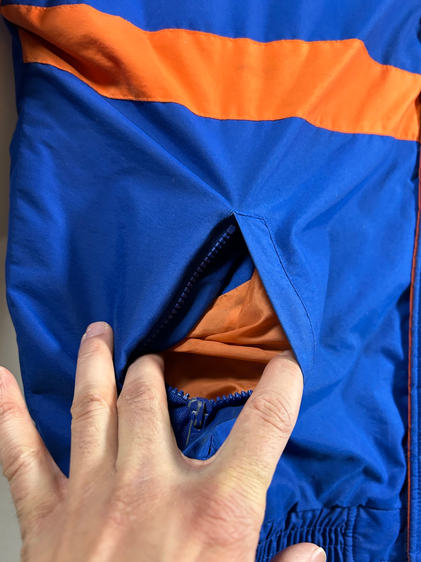 Vintage Starter New York Knicks Puffer Zip Up Packable Hood Jacket NYK XL 29x29.25 Inches As Is Has Stains 90s