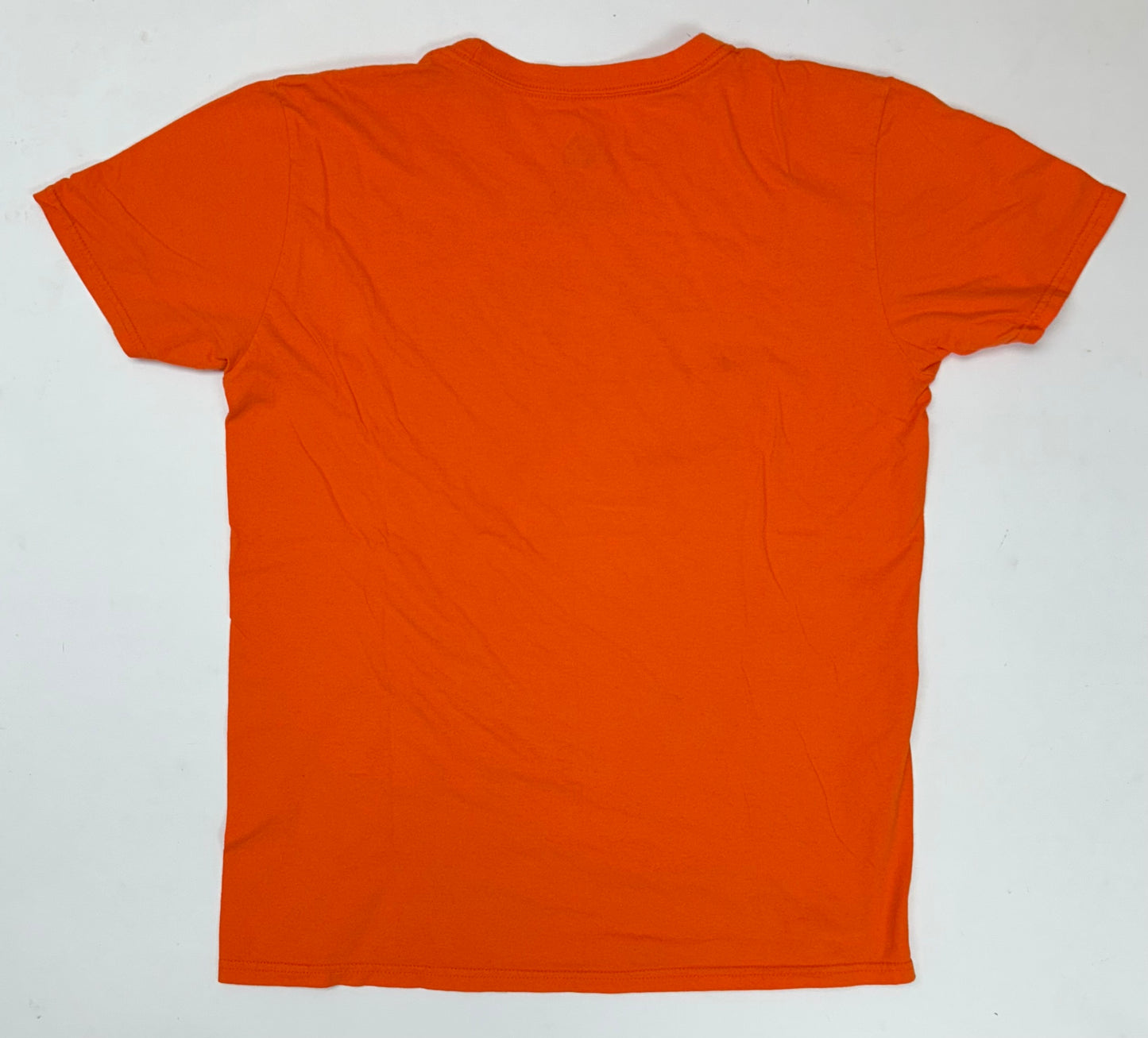 Majestic New York Knicks NBA Tee Medium Has Pin Holes On Logo Medium 20.25x26.5 Inches